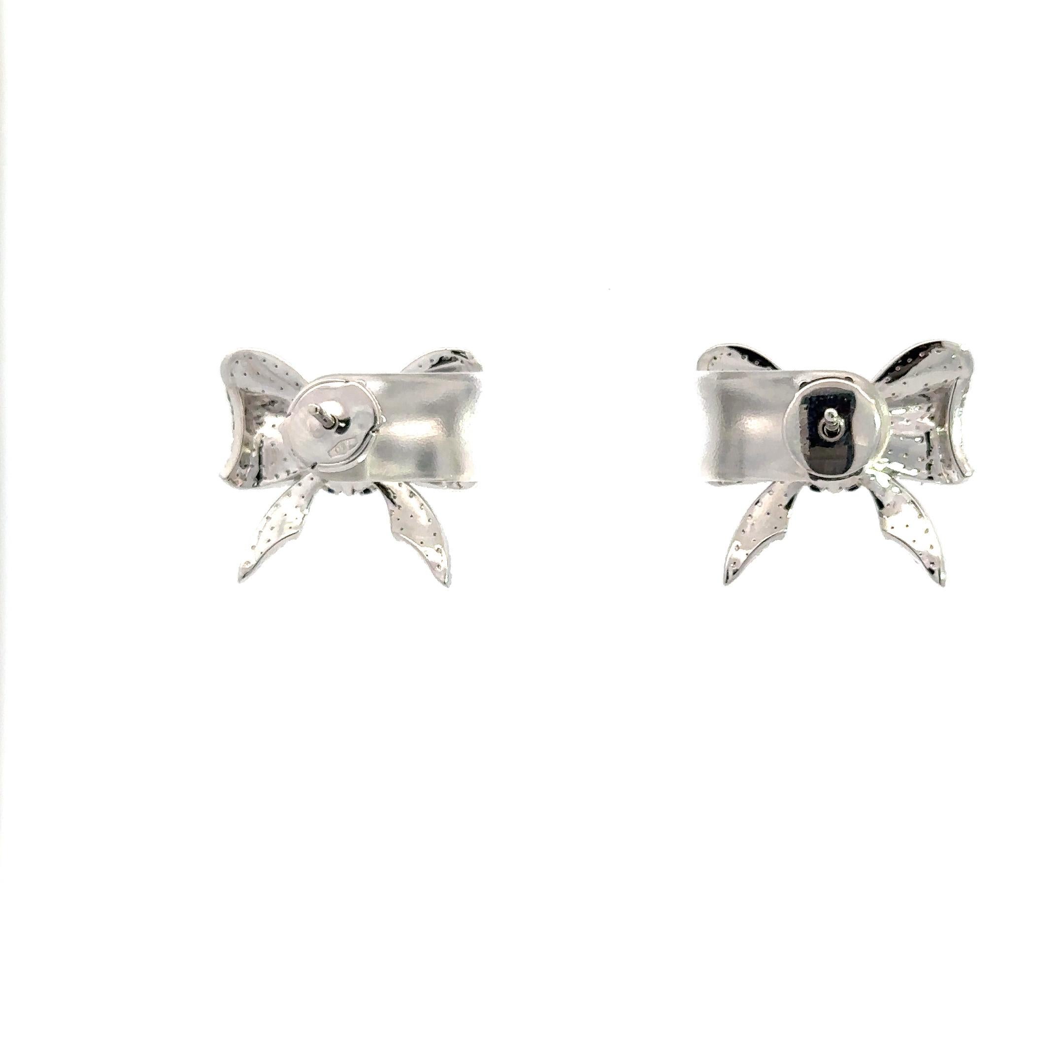 Exklusive Ohrringe mit Schleife aus 18 Karat Weißgold mit blauem Saphir und Diamant für sie im Angebot 3