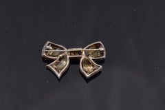 Bow brooch. Silver, rhinestone. Around the first third of the 20th century.