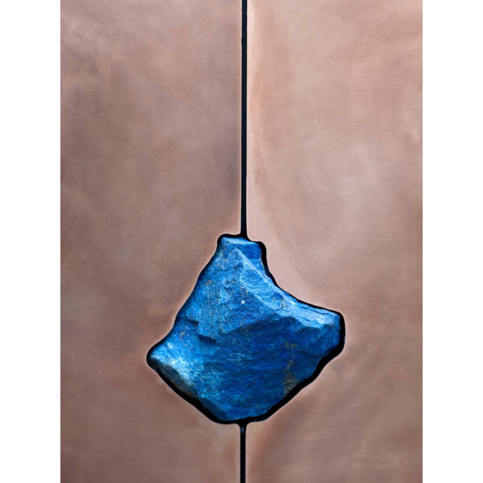 Einzigartige Konsole aus patinierter Bronzeschleife mit Lapislazuli-Stein von Pierre De Valck (Postmoderne) im Angebot