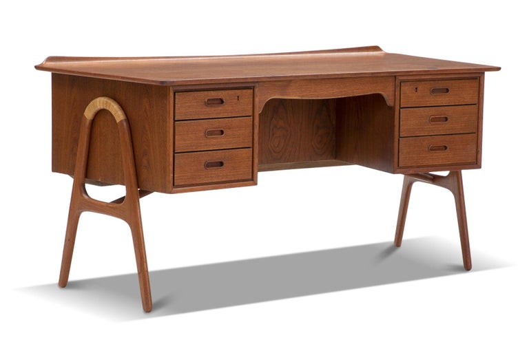 Bow Edge Desk in Teak + Cane by Svend Aage Madsen In Excellent Condition For Sale In Berkeley, CA