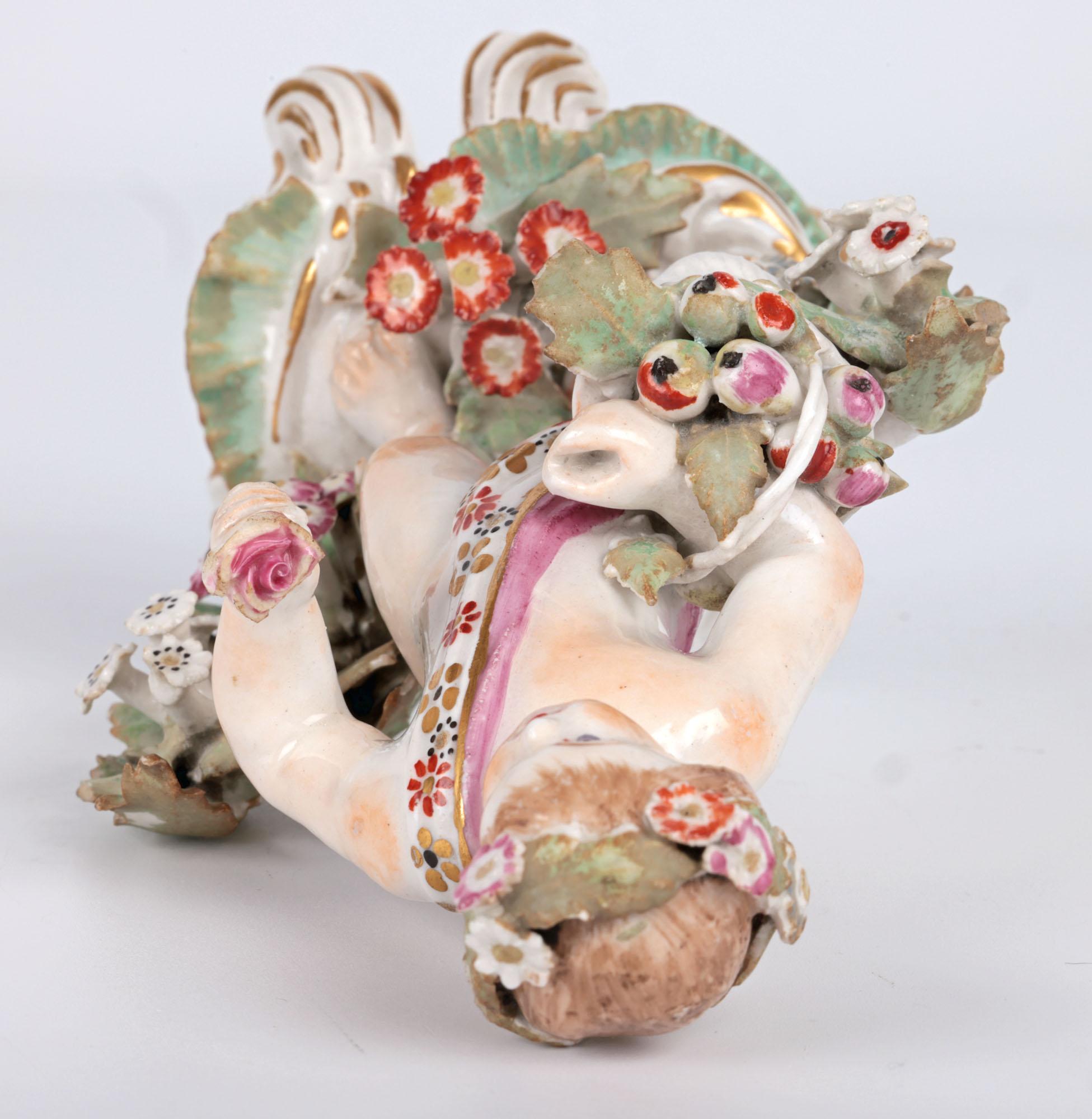 Bow Porcelain Inglesa Figura Putto Con Flores en venta 6
