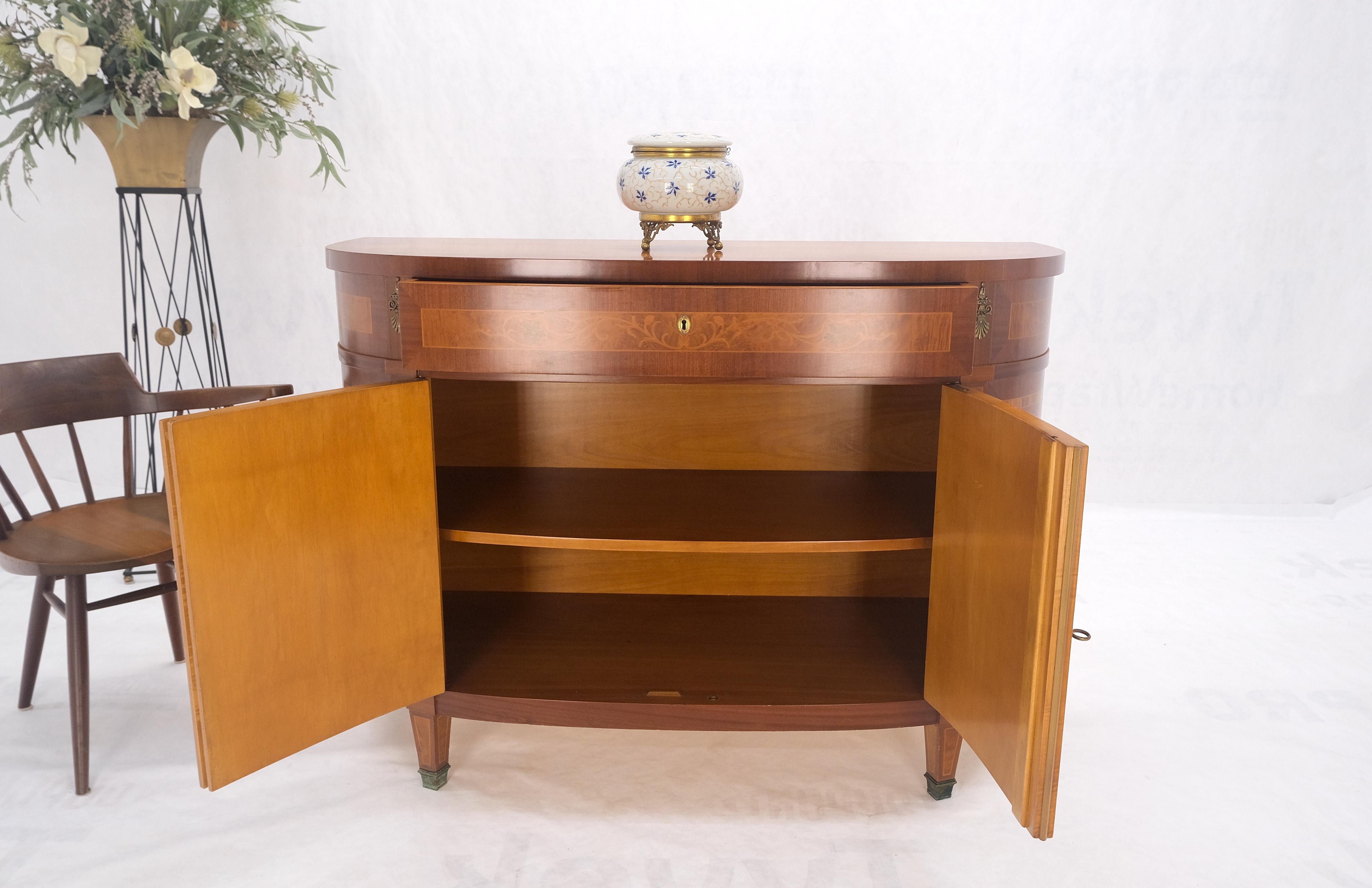 Bow Front Banded Top Inlayed Double Door One Drawer Sideboard Buffet Server MINT For Sale 4