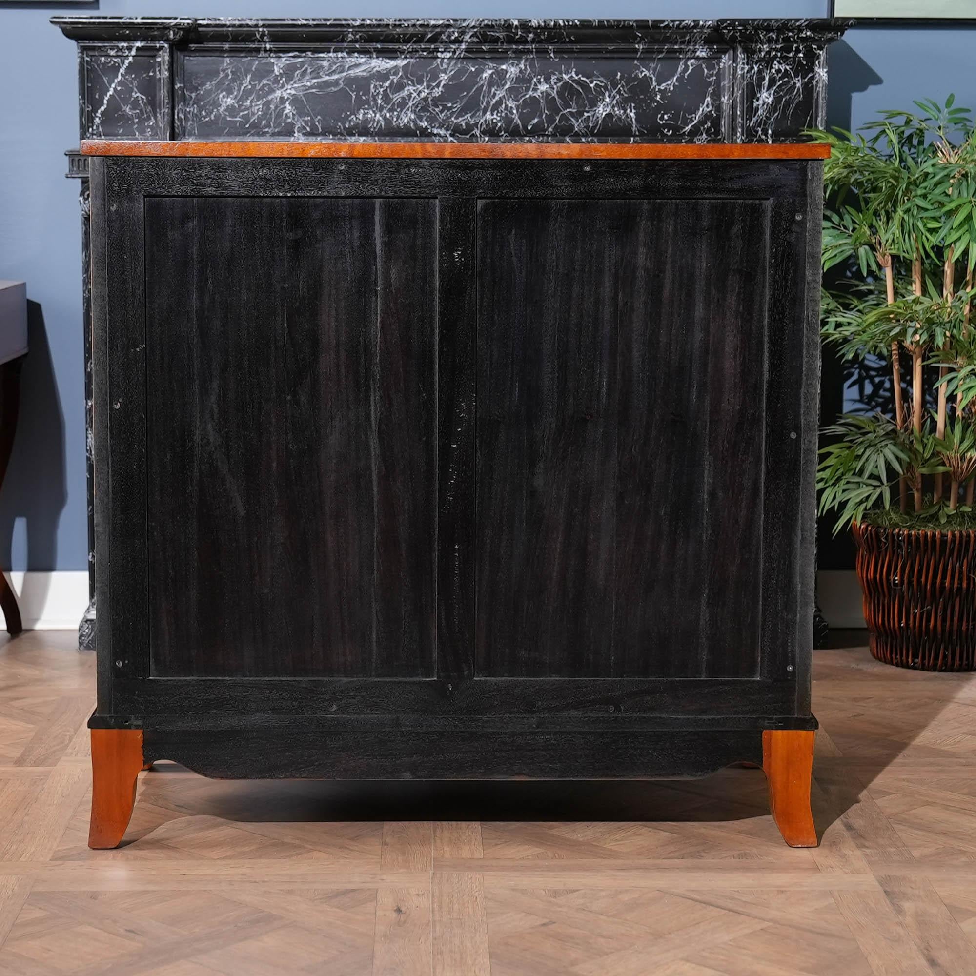 Petto con intaglio frontale ad arco in vendita 1