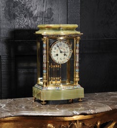 Bibliotheksregler aus Champlevé-Emaille:: Ormolu und Onyx mit vier Gläsern an der Bogenfront