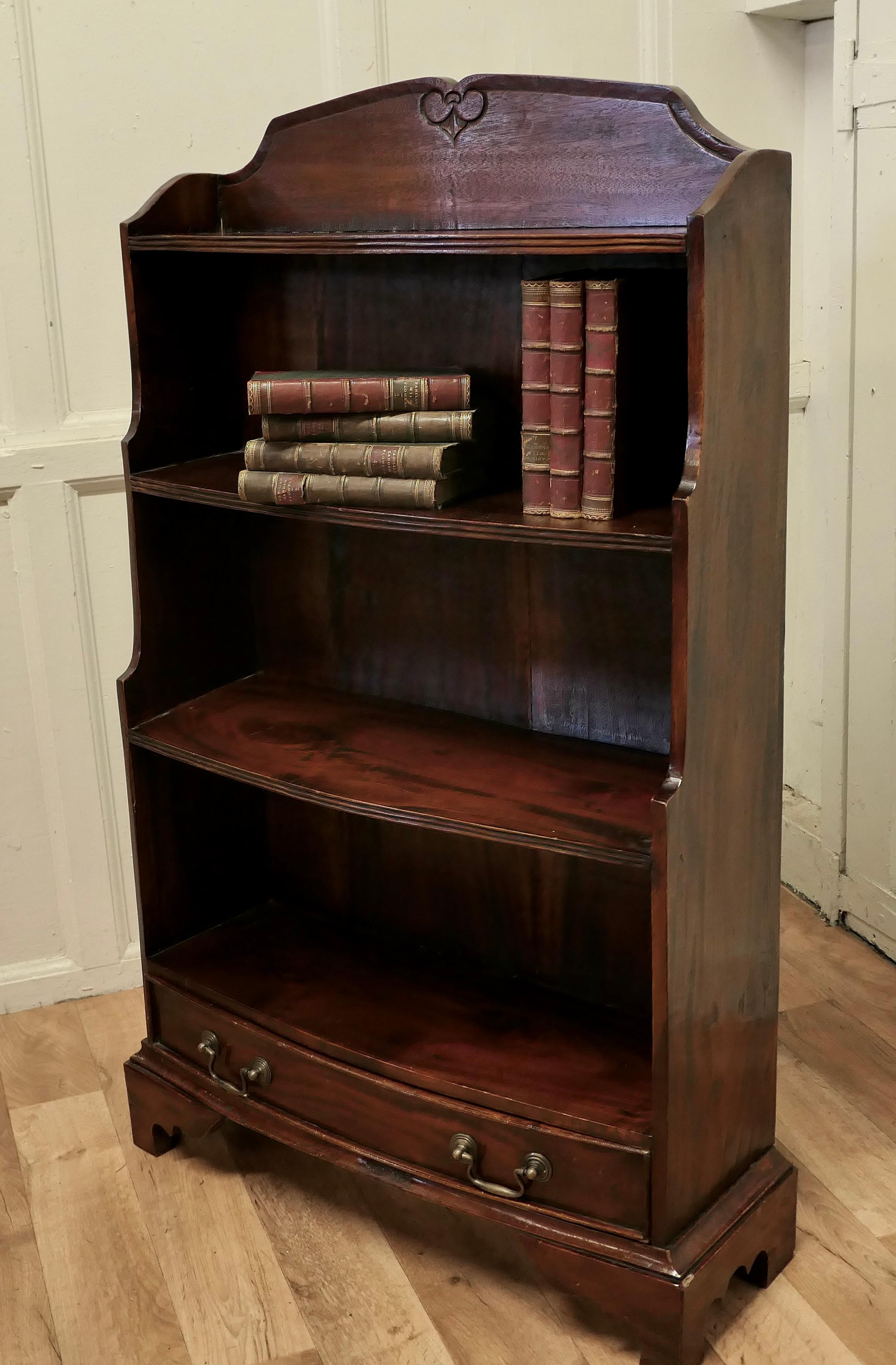 Bow front open bookcase with drawer

This is an excellently designed piece, it is in the Georgian country style, with a shaped back board and a bottom drawer

The book case has fixed shelves these are reeded along the front and it stands on