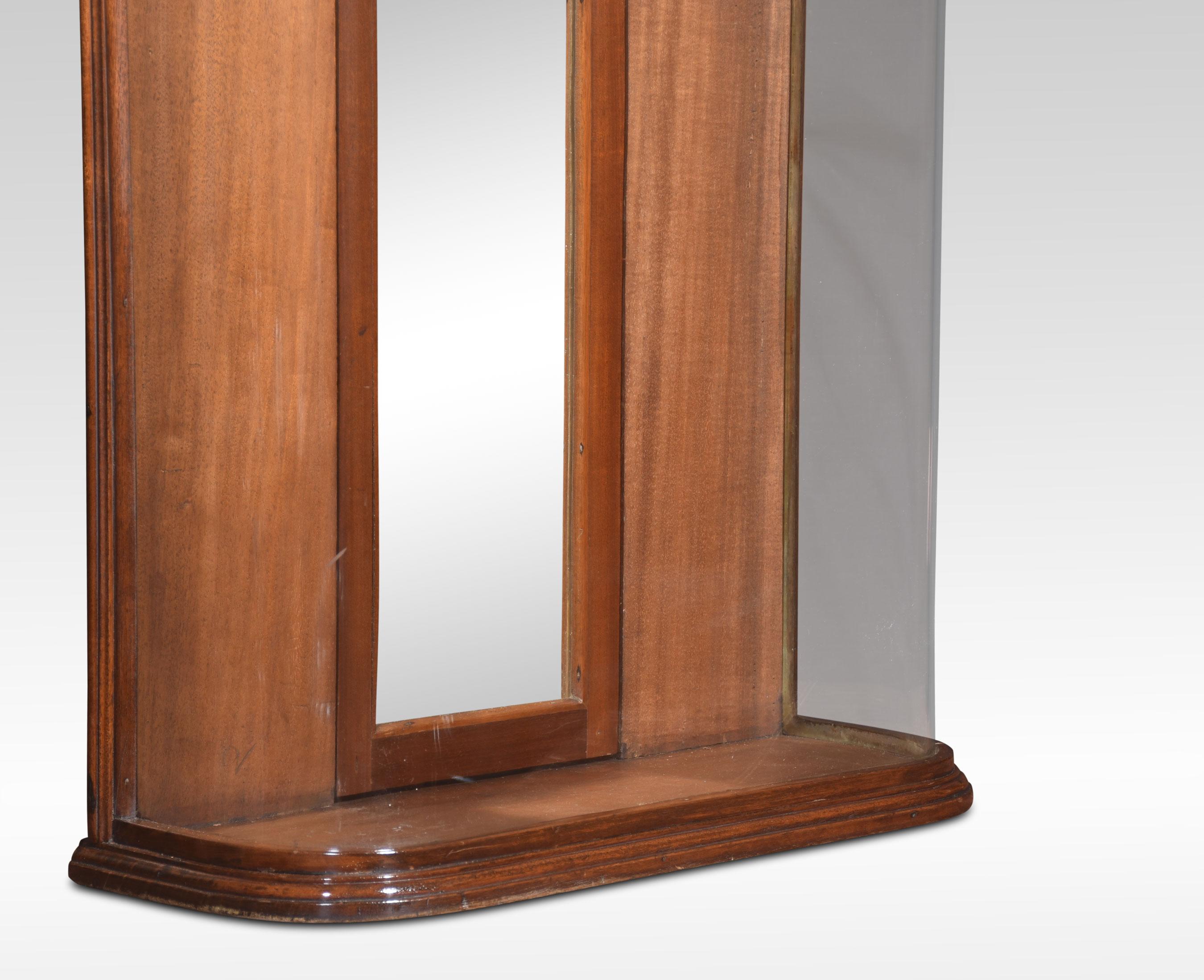 Bow-fronted glass cabinet the shaped top with carved detail above bow-fronted glazed display case with mirrored door to the rear, all raised up on a plinth base.
Dimensions
Height 47 Inches
Width 27 Inches
Depth 10.5 Inches
