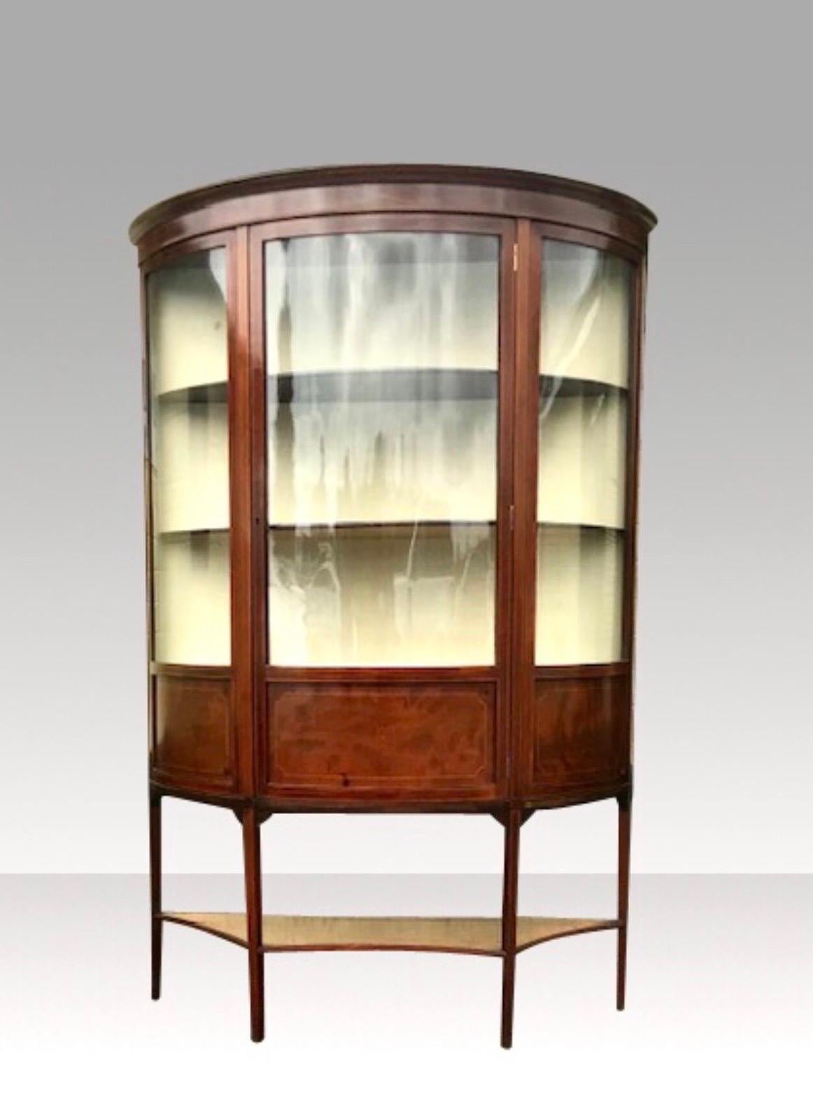 Bow Fronted Inlaid Mahogany Antique Display Cabinet Vitrine by Maple and Co For Sale 1