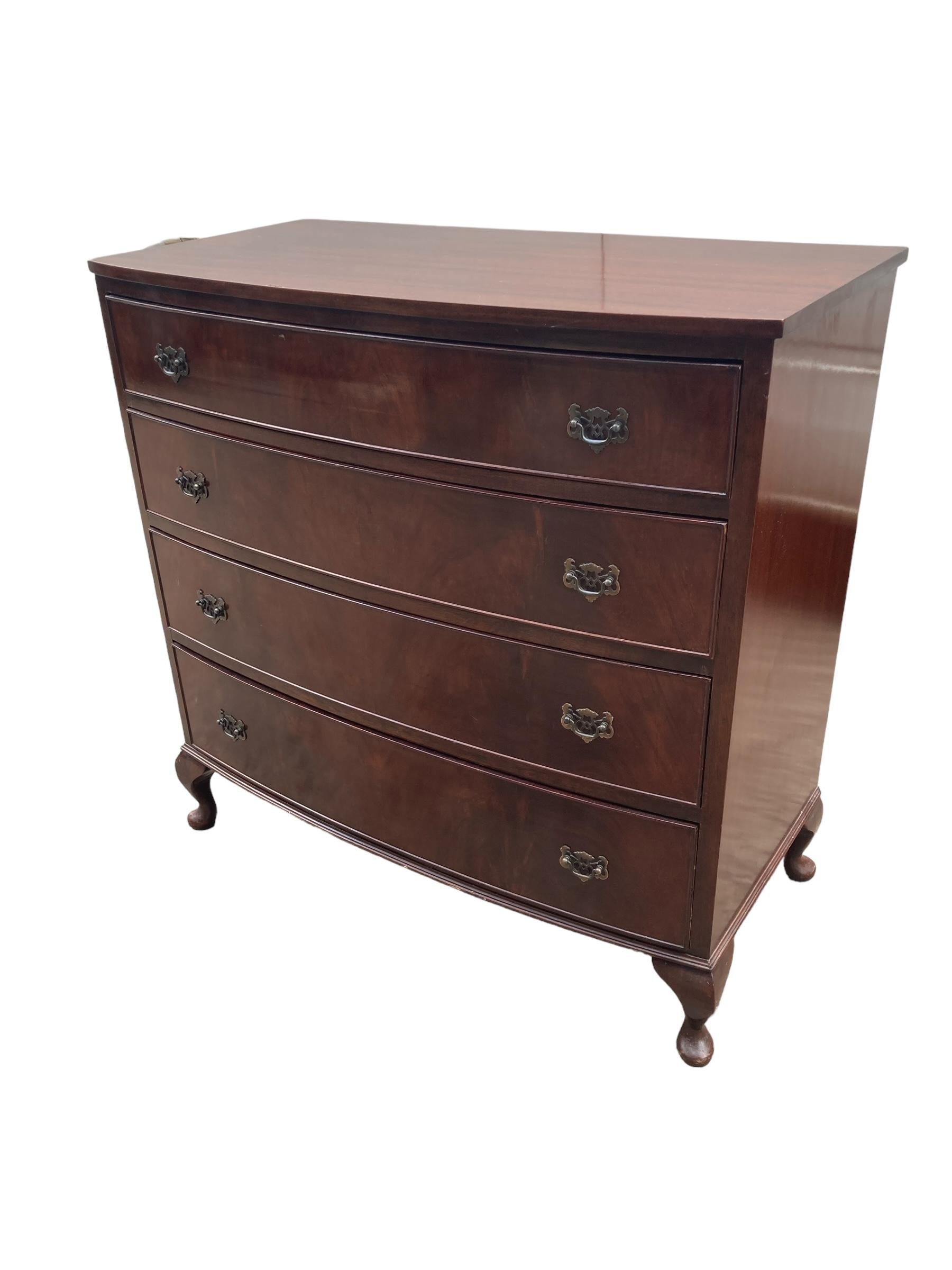 Bow fronted Mahogany Chest of 4 graduated drawers 4