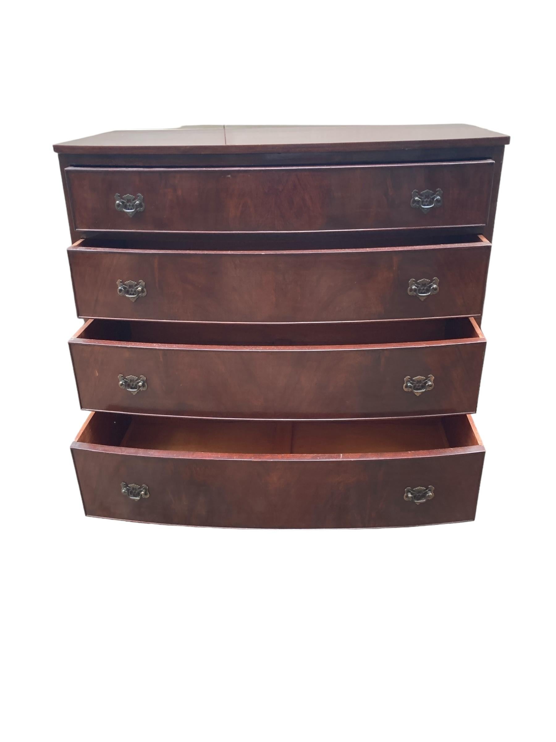 20th Century Bow fronted Mahogany Chest of 4 graduated drawers