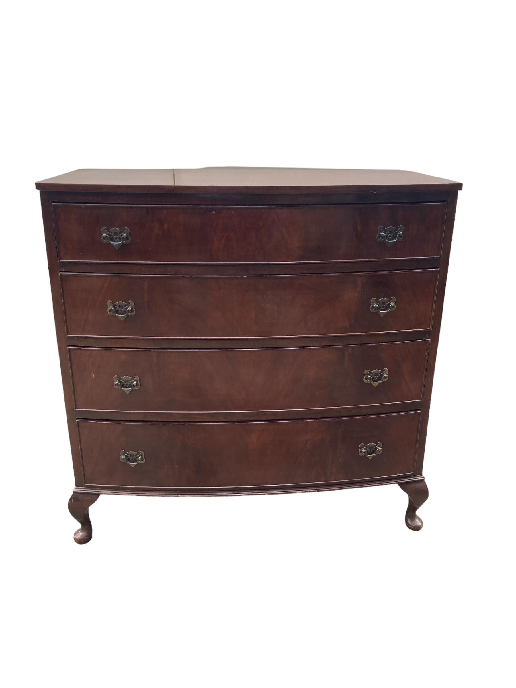 Bow fronted Mahogany Chest of 4 graduated drawers 2