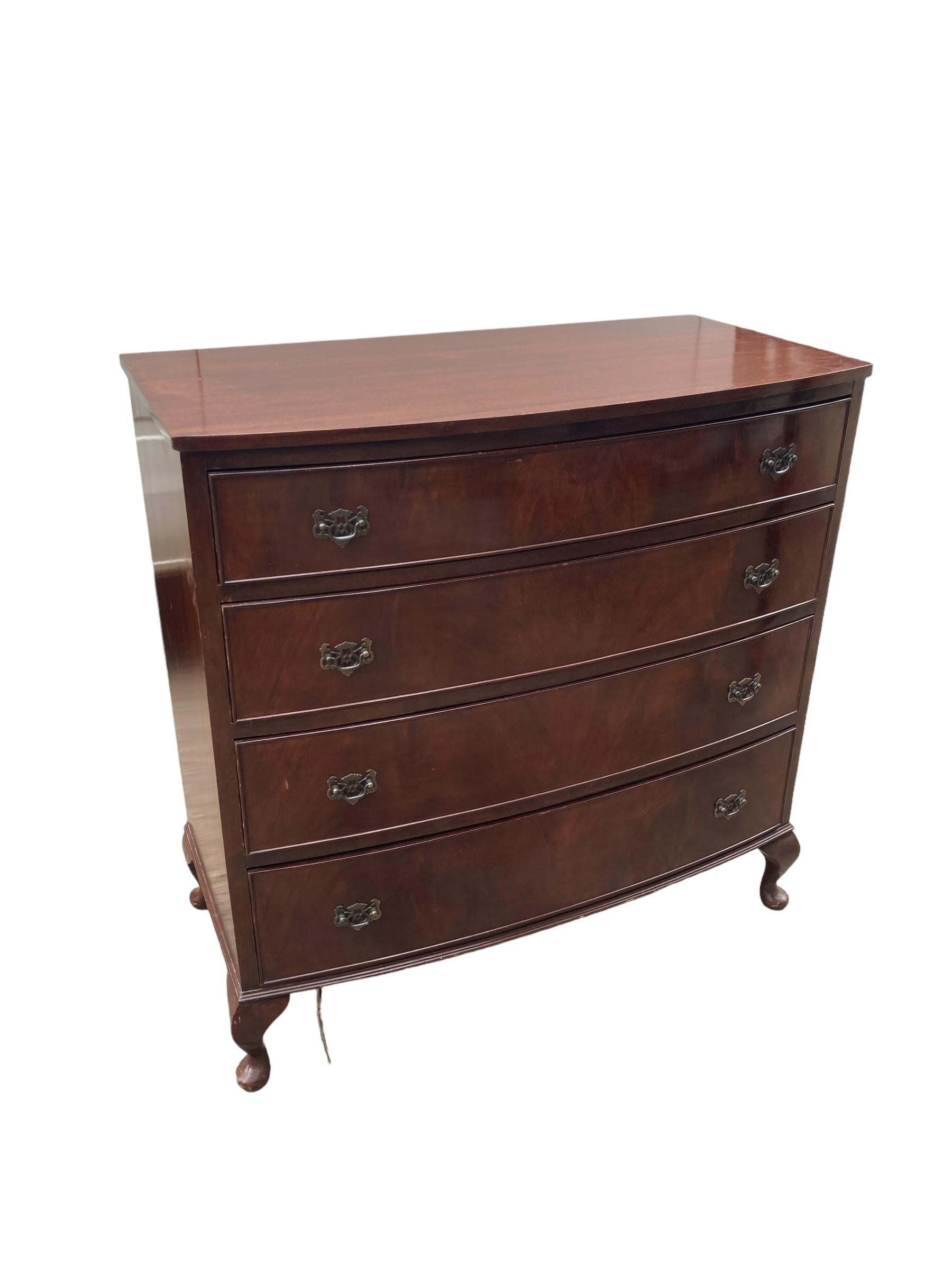 Bow fronted Mahogany Chest of 4 graduated drawers 3