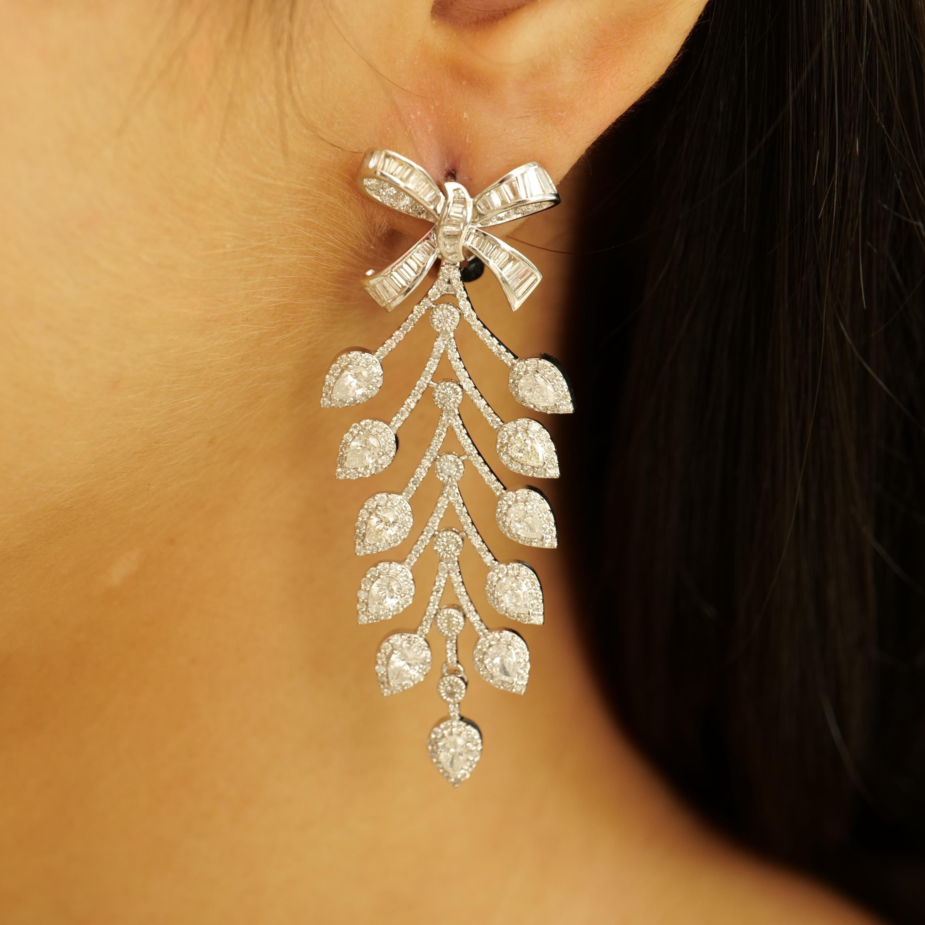 Art déco Boucles d'oreilles cocktail Bow Leaf Diamond Dangle en or massif 14k (certifié) en vente