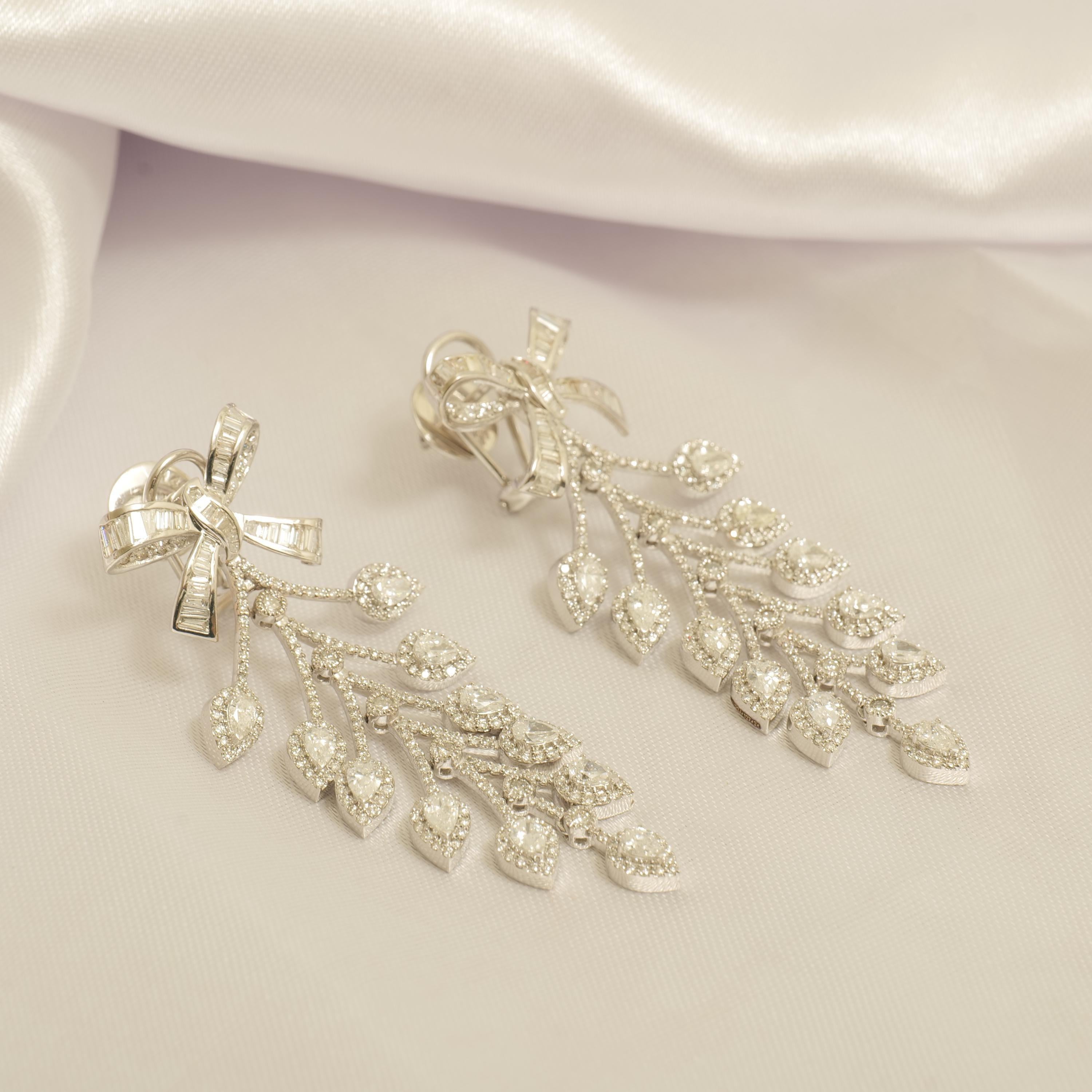 Taille poire Boucles d'oreilles cocktail Bow Leaf Diamond Dangle en or massif 14k (certifié) en vente