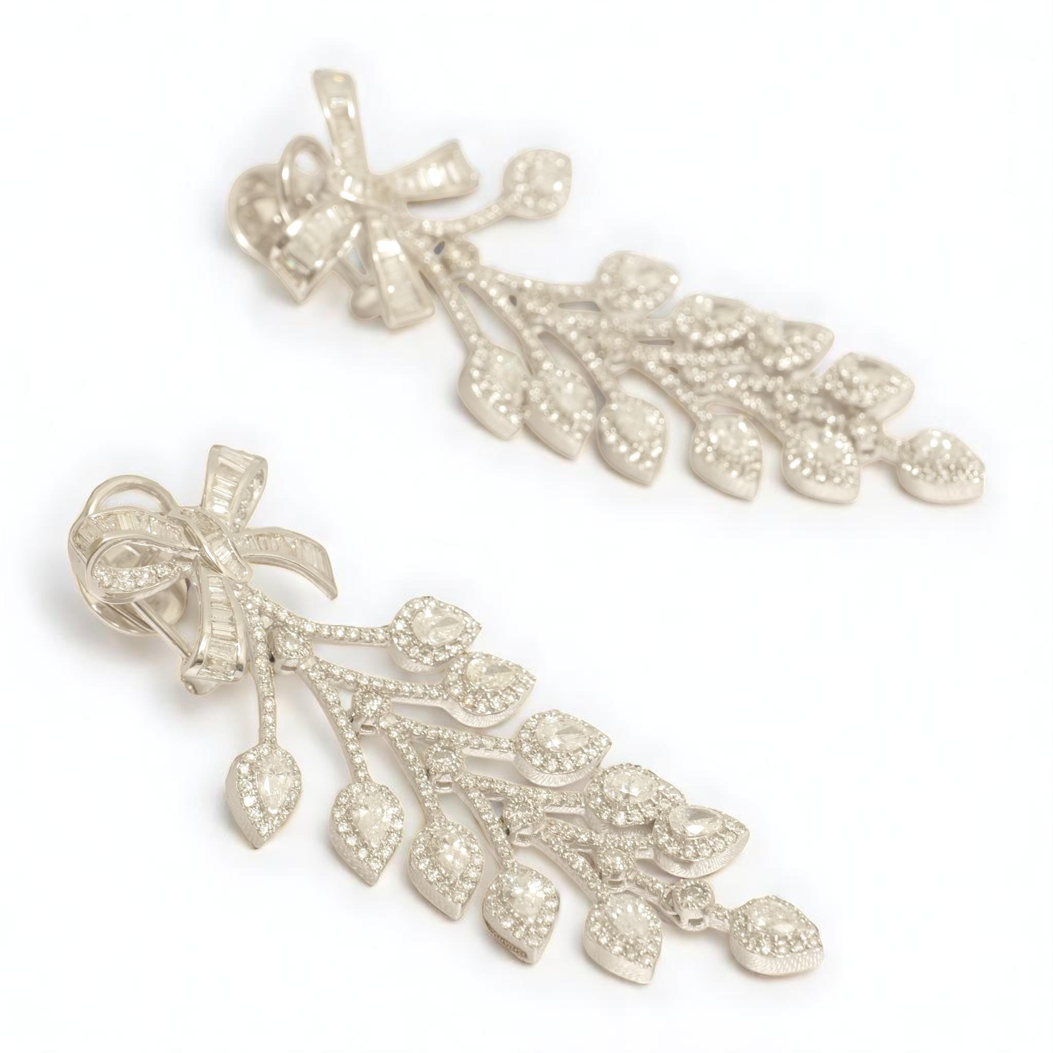 Boucles d'oreilles cocktail Bow Leaf Diamond Dangle en or massif 14k (certifié) Pour femmes en vente
