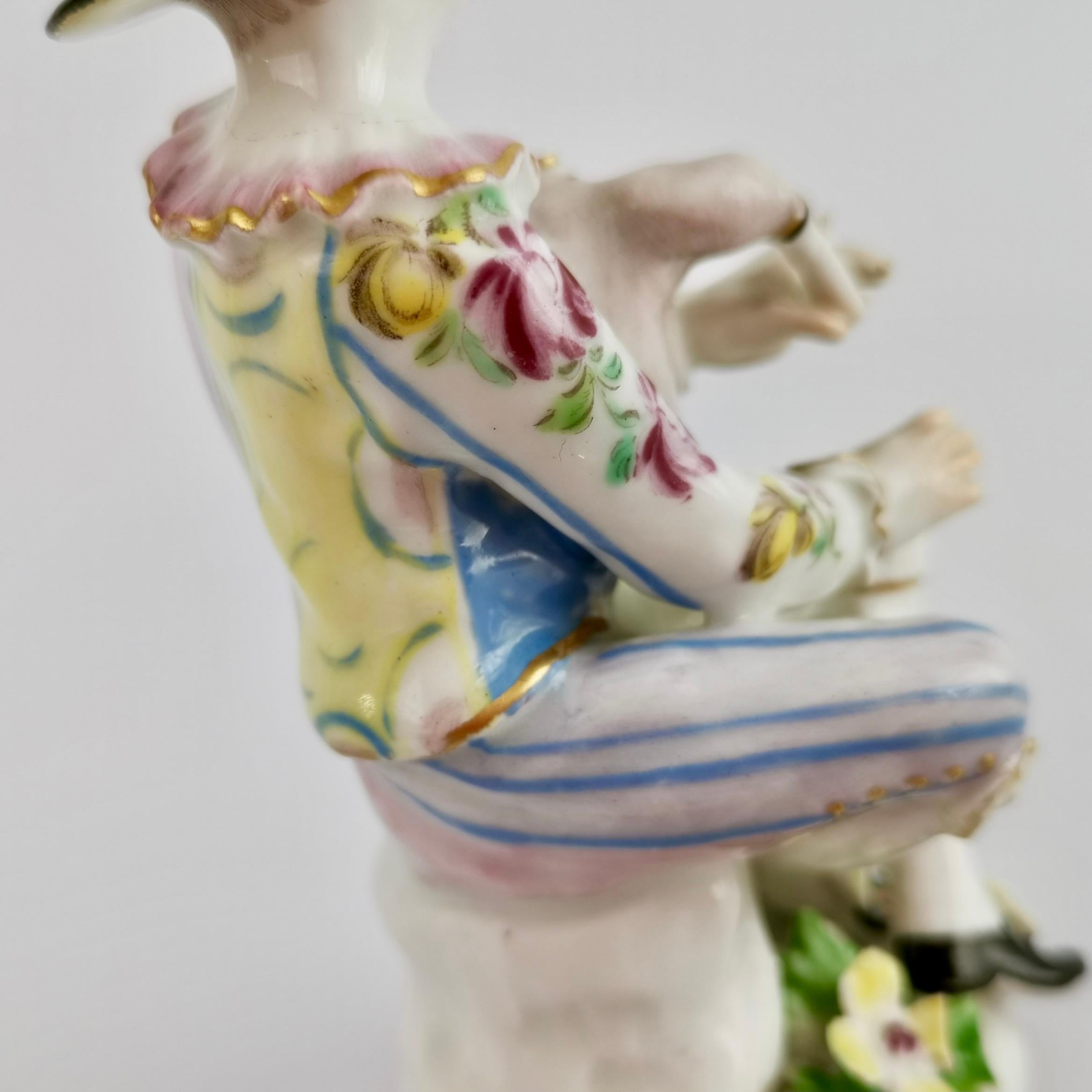 Pareja de figuras de porcelana Bow, Arlecchino y Columbina, Rococó ca 1758 en venta 6