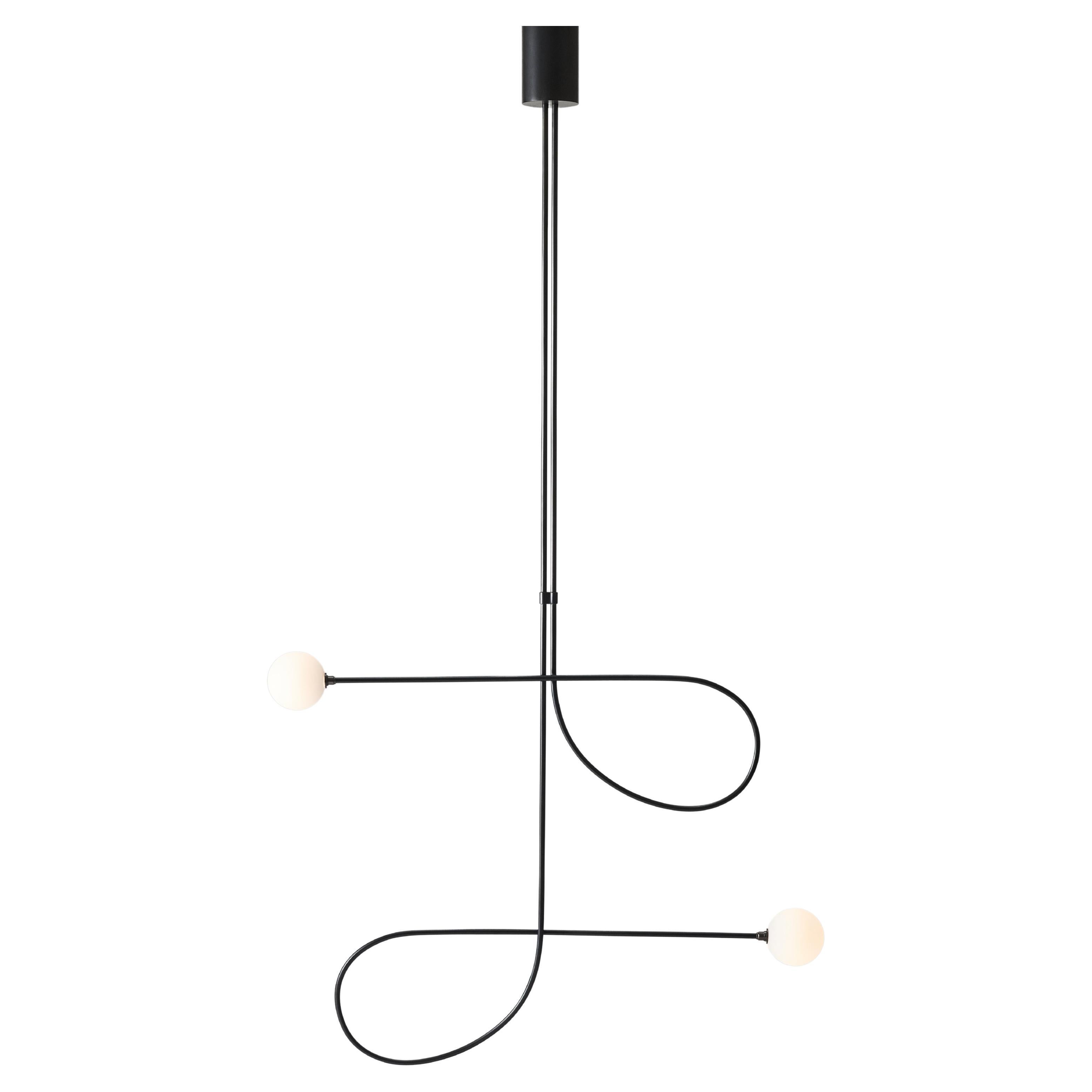 Lampe à suspension Bow en acier noirci et verre soufflé à la main par Estudio Persona en vente