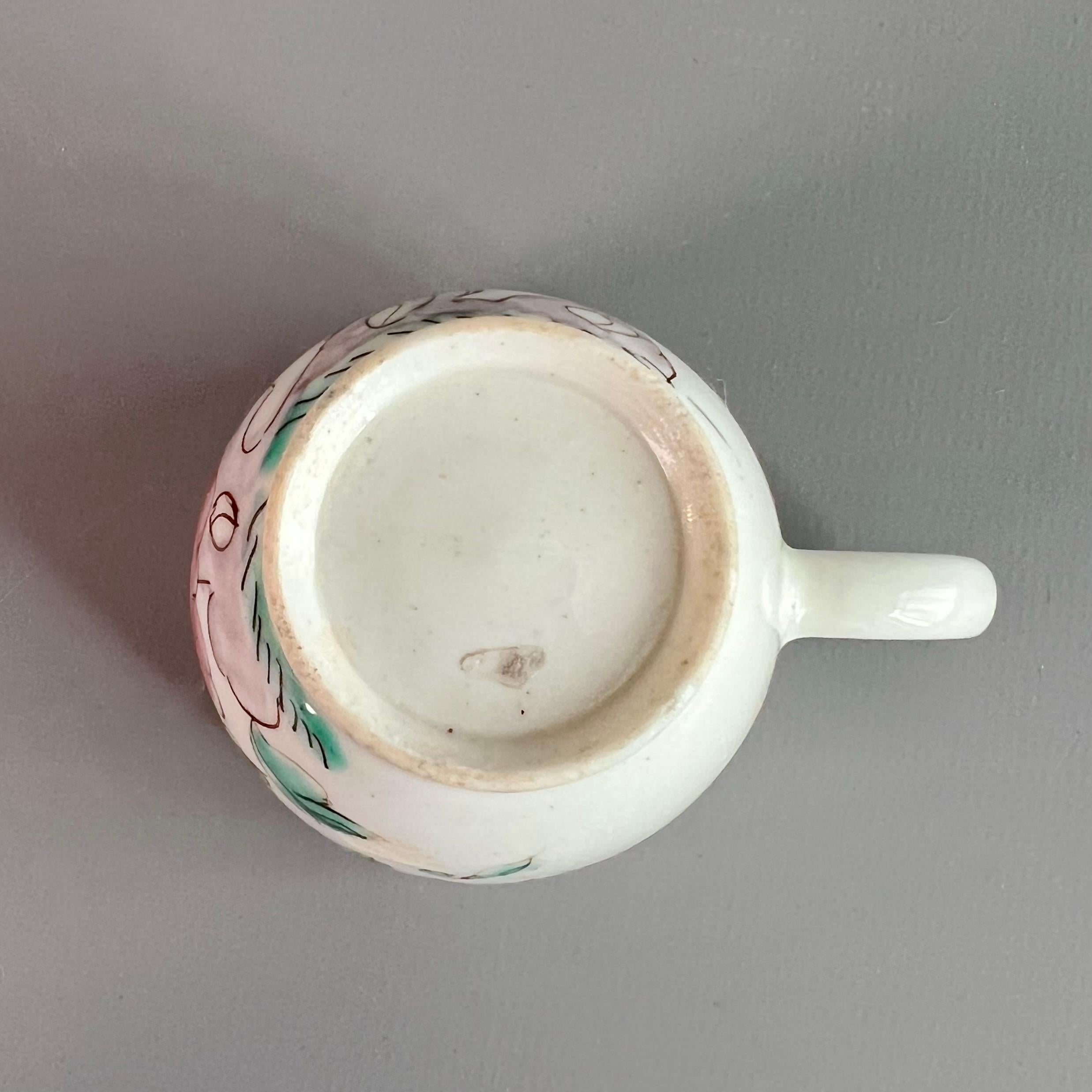 Tasse à café en porcelaine à nœud papillon, Famille Rose Peony, vers 1755 en vente 5