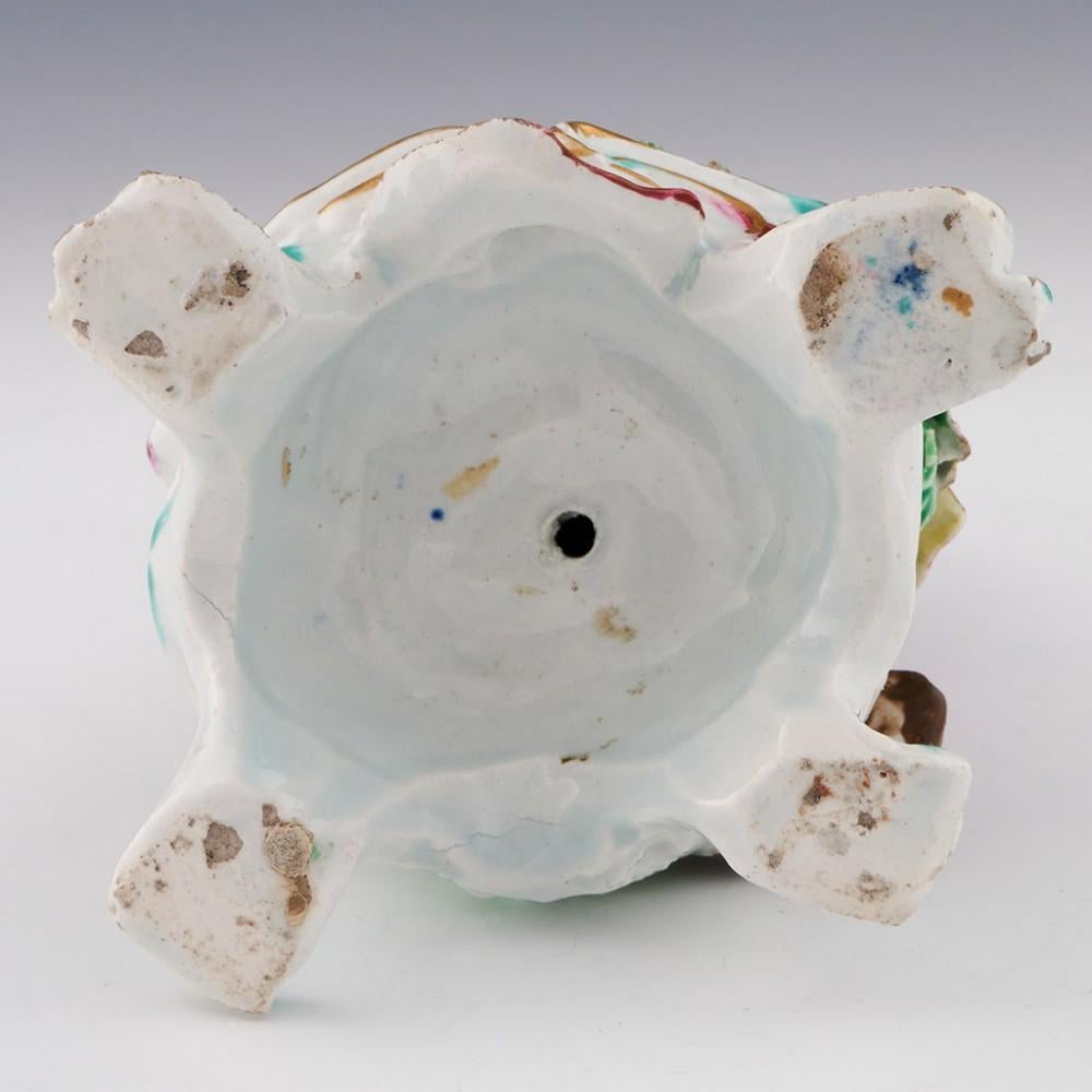Porcelaine Bow Porcelain Seated Rustic Seasons Figure of Winter, c1765 en vente