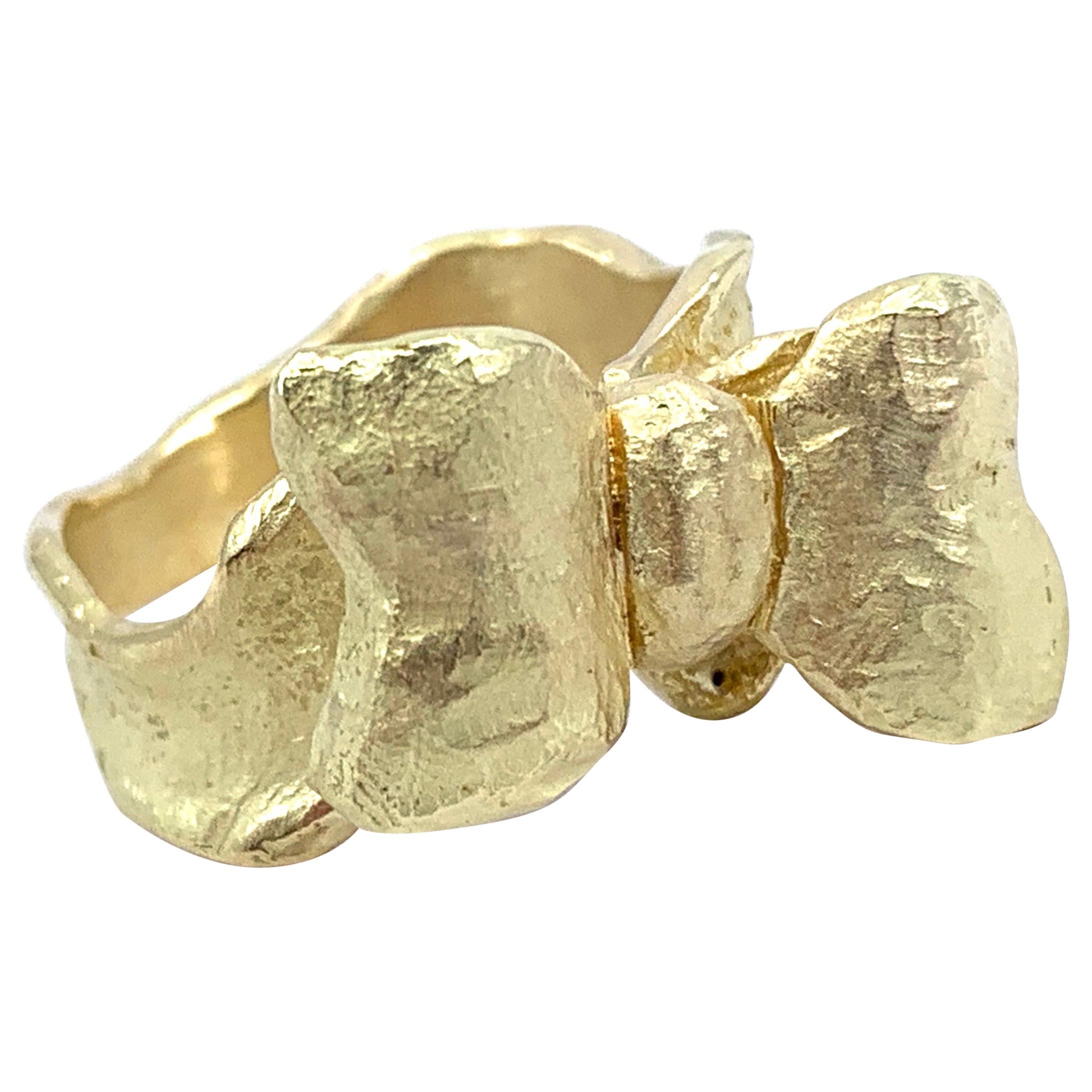 "Jumbow" Bow Ring Mounted on Ribbon Band of Satiny 18 Karat Yellow Gold