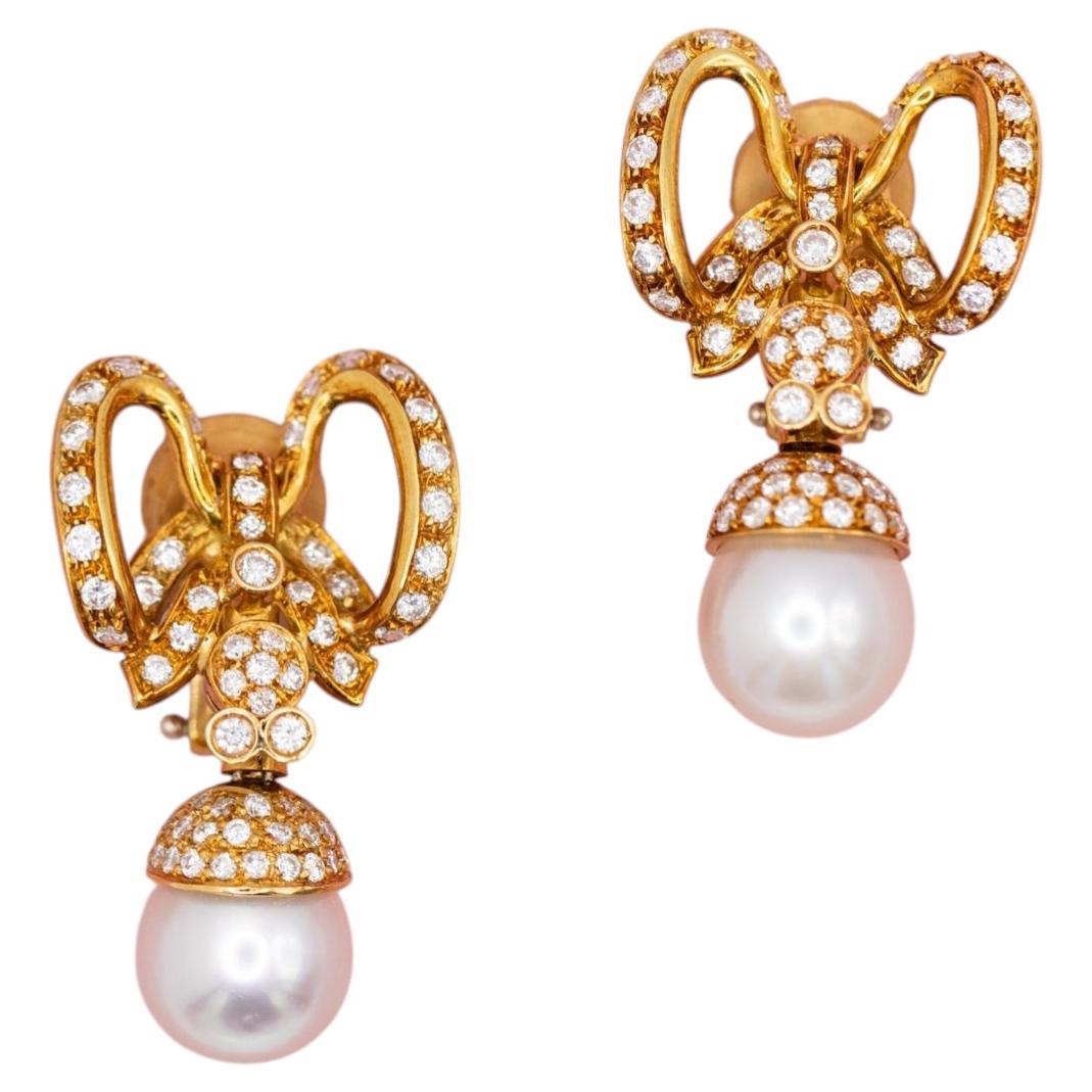 Bow shaped clip on earrings - 18k solid yellow gold - 2.45 ct diamonds & pearl For Sale