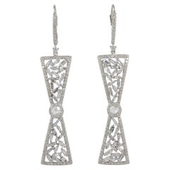 Boucles d'oreilles pendantes en forme de noeud avec diamants en or blanc 18 carats