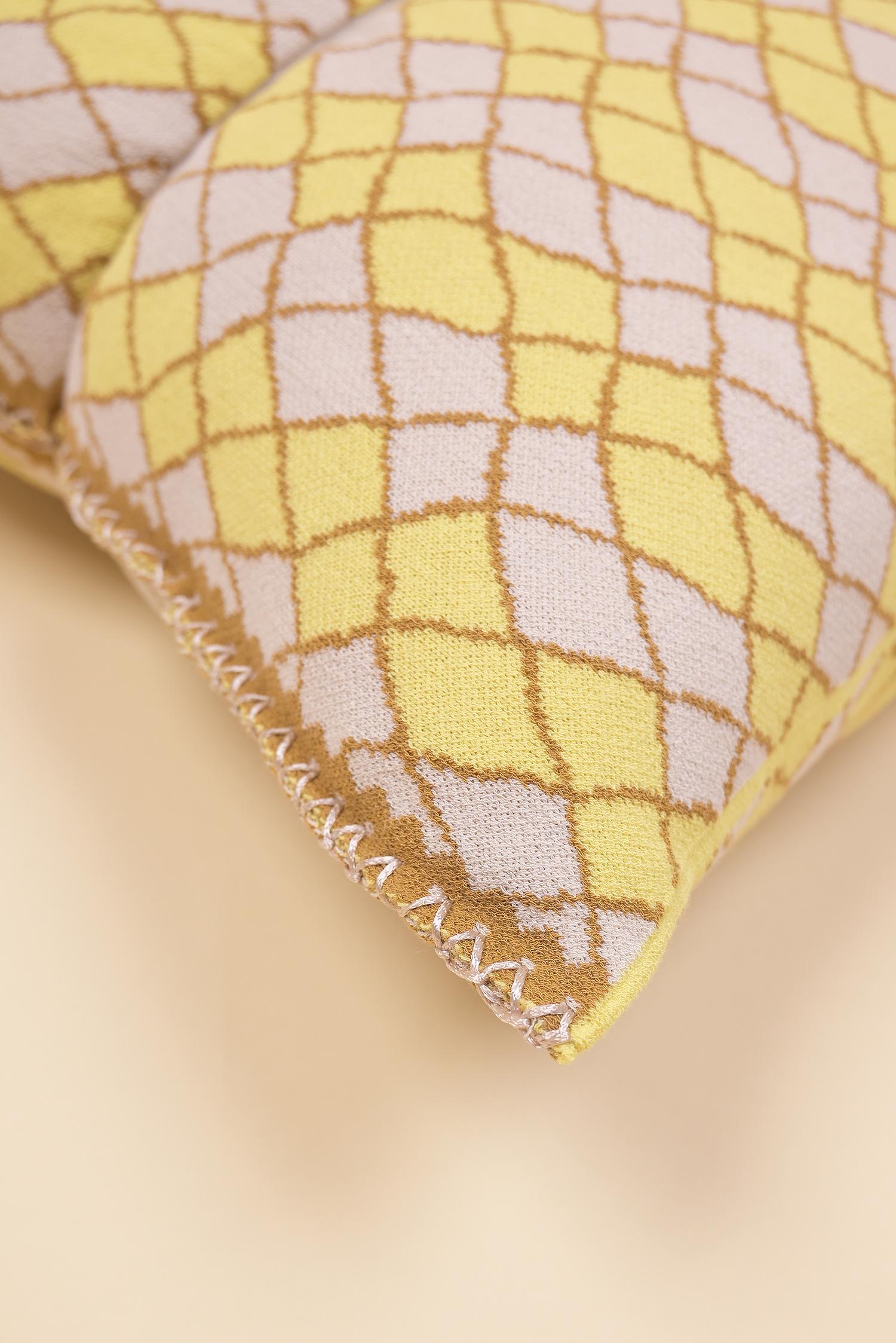 XXIe siècle et contemporain Taie d'oreiller en forme de noeud en vente