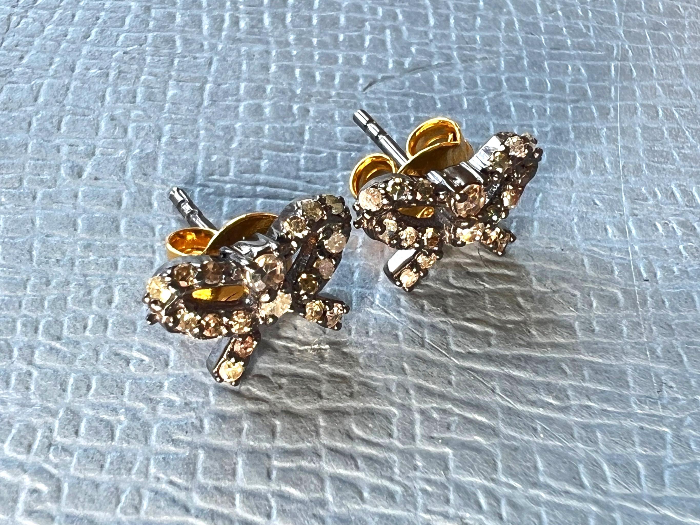 Bow Stud Earring Raw Diamonds

Diamond Bow Stud Earring Victorian Style Raw Diamonds

Material: Antique 14 k Gold Plated Silver

Designer: J Dauphin

These bow earring are made of multiple diamonds, which are associated with clarity, purity and