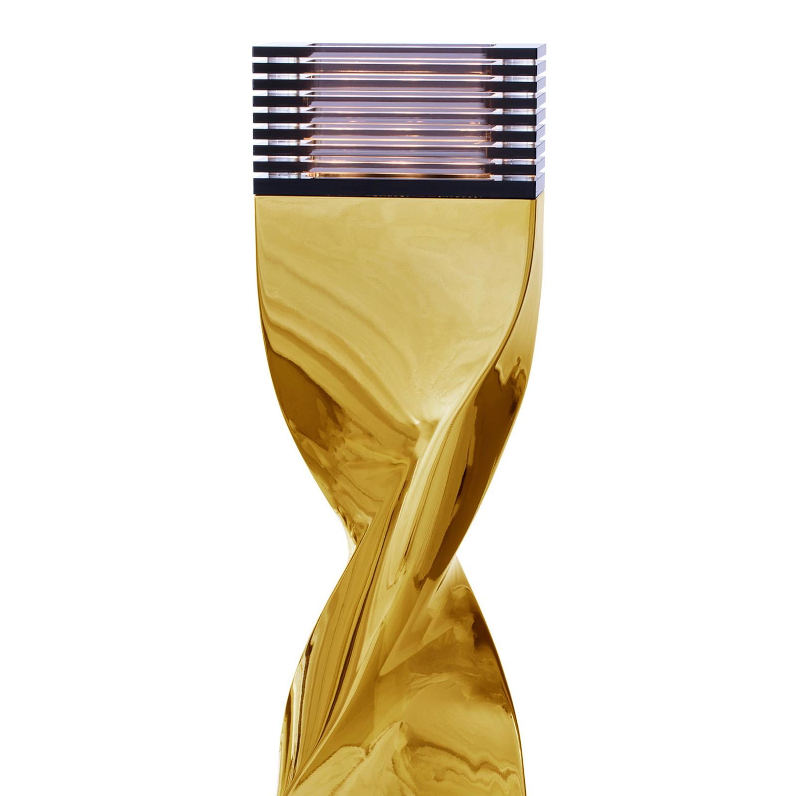 Table lamp bow Tie Alu gold XL with structure in casted aluminum
in crafted gold finish. With altuglass lamp diffuser at the top.
3 led bulbs, lamp holder type GU10 socket, with dimmer. Bulbs not
included. Weight: 7 kg. Available in:
Table lamp bow