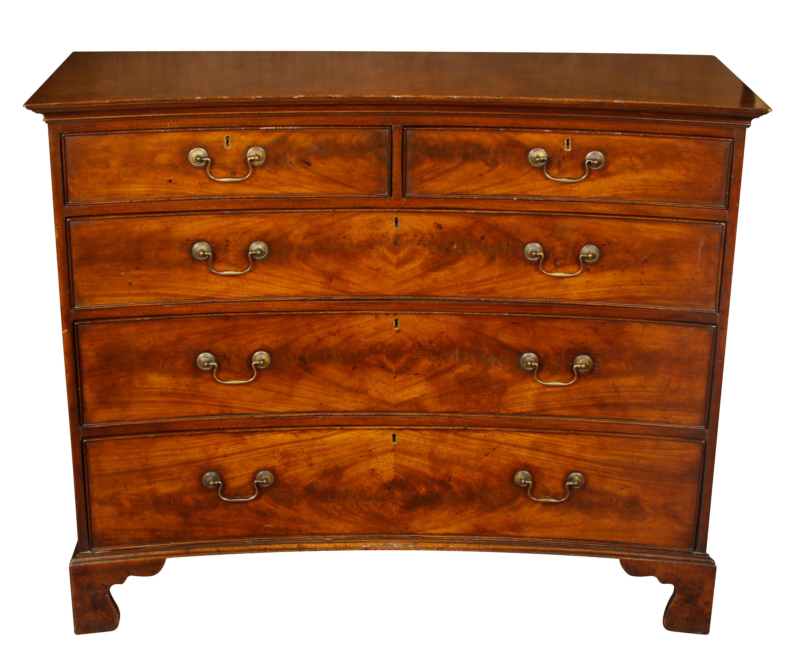 Bowed English Mahogany Chest of Drawers In Good Condition In Locust Valley, NY