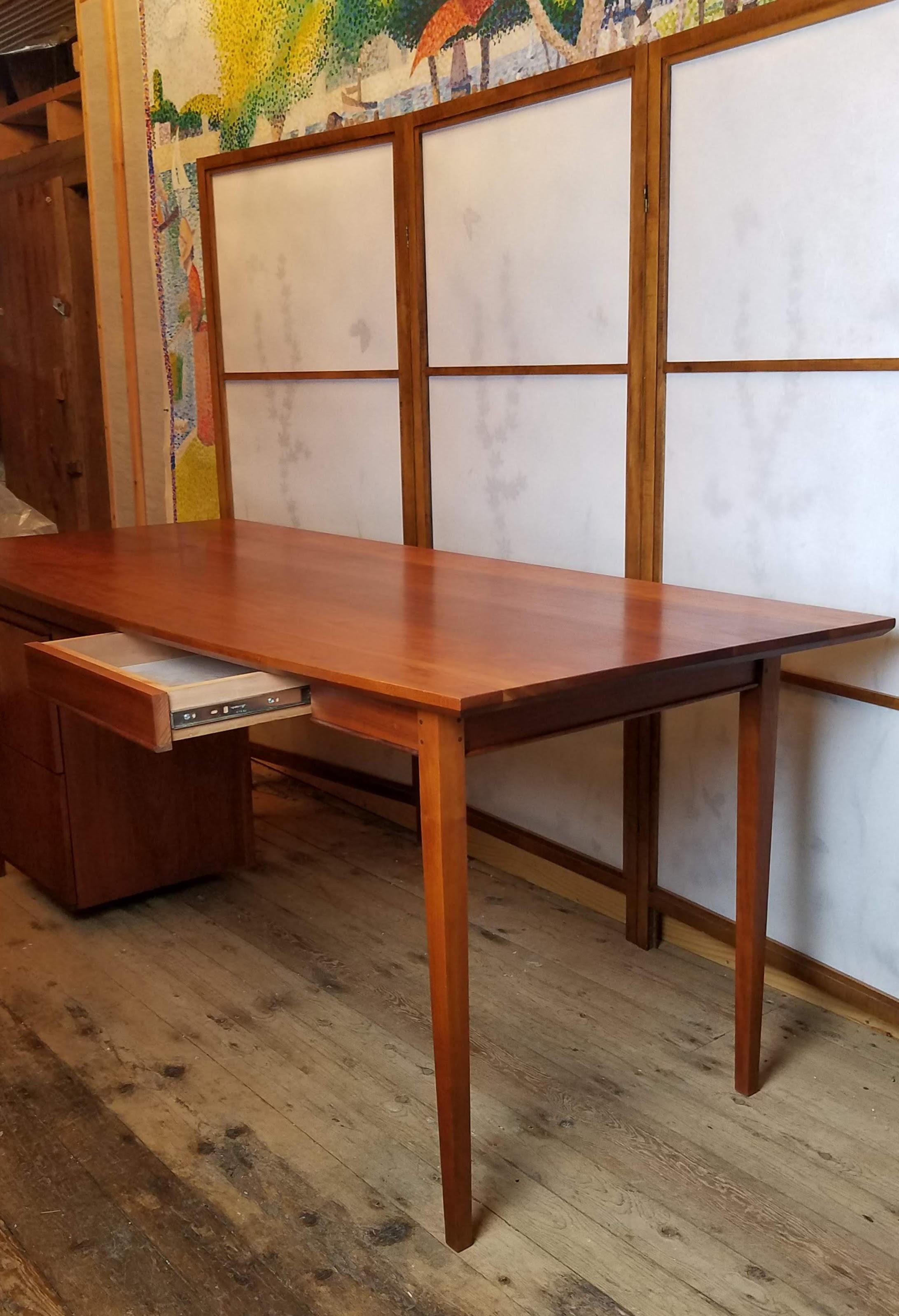 Bowed Front Solid Cherry Desk with Suspended Drawers Maine Studio 1980s In Good Condition For Sale In Camden, ME