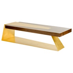 Banc ou table basse en forme de nœud papillon, en noyer et feuille d'or, par Dean and Dahl