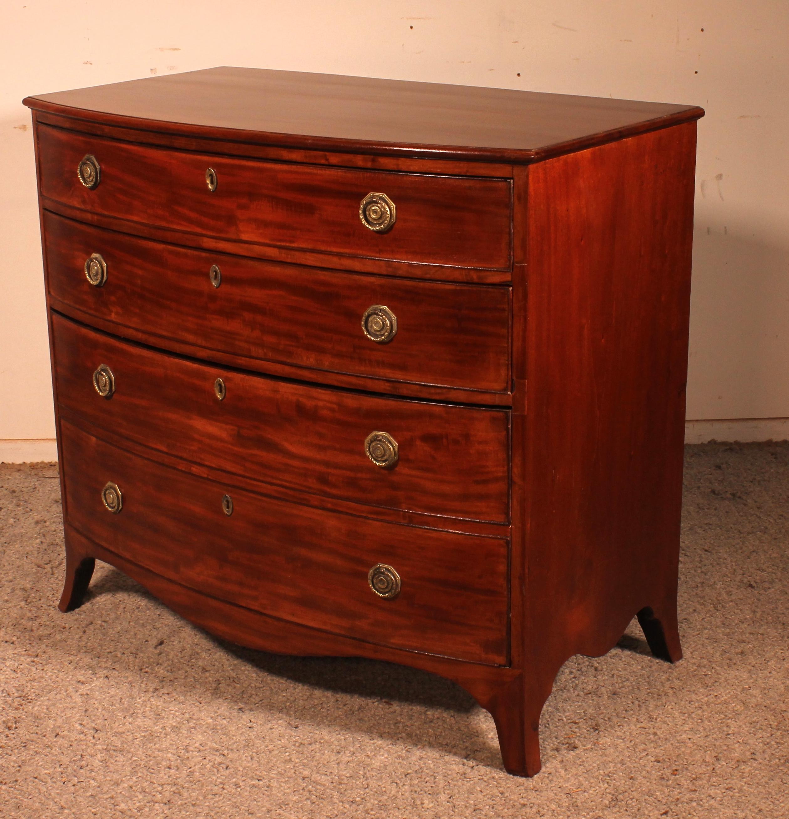 British Bowfront Chest of Drawers Circa 1800 in Mahogany For Sale