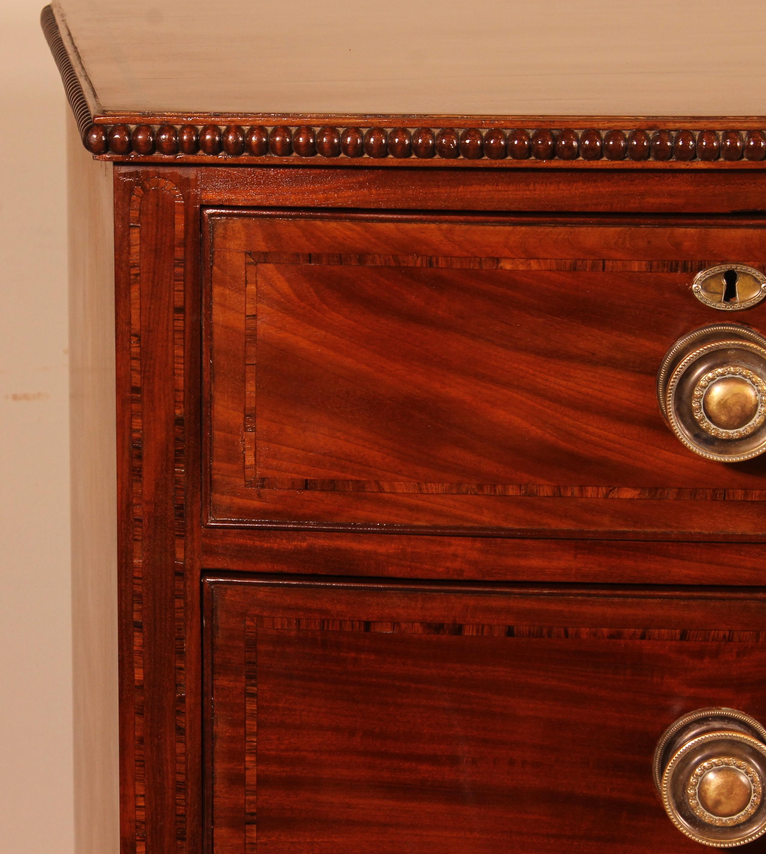 Bowfront Chest of Drawers / Commode in Mahogany and Inlays, Circa 1800 In Good Condition In Brussels, Brussels