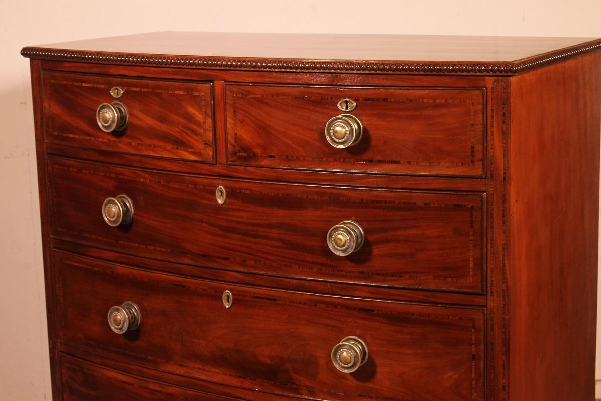 Bowfront Chest of Drawers / Commode in Mahogany and Inlays, Circa 1800 4