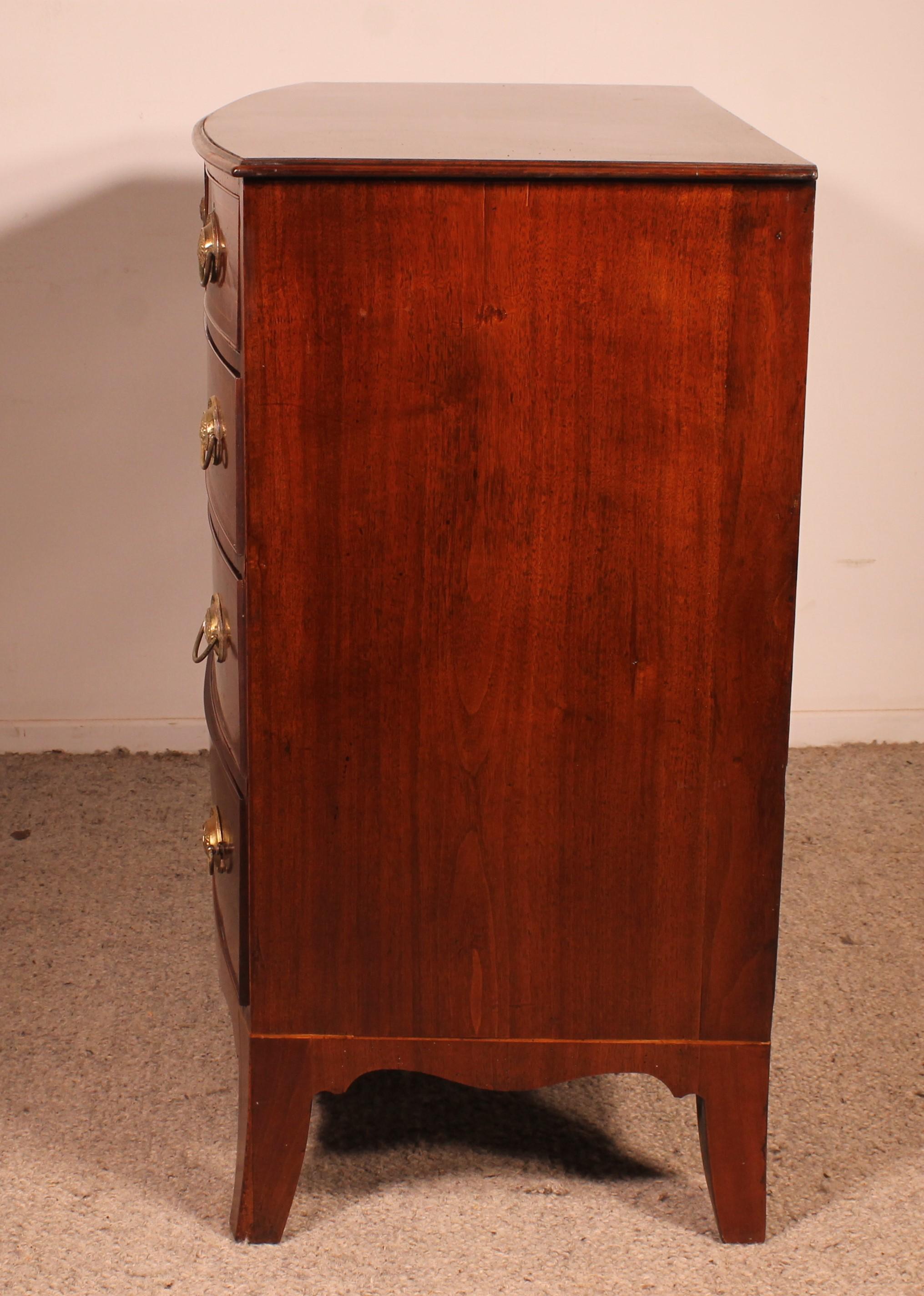 Bowfront Chest Of Drawers Regency Period In Mahogany Circa 1800 For Sale 4