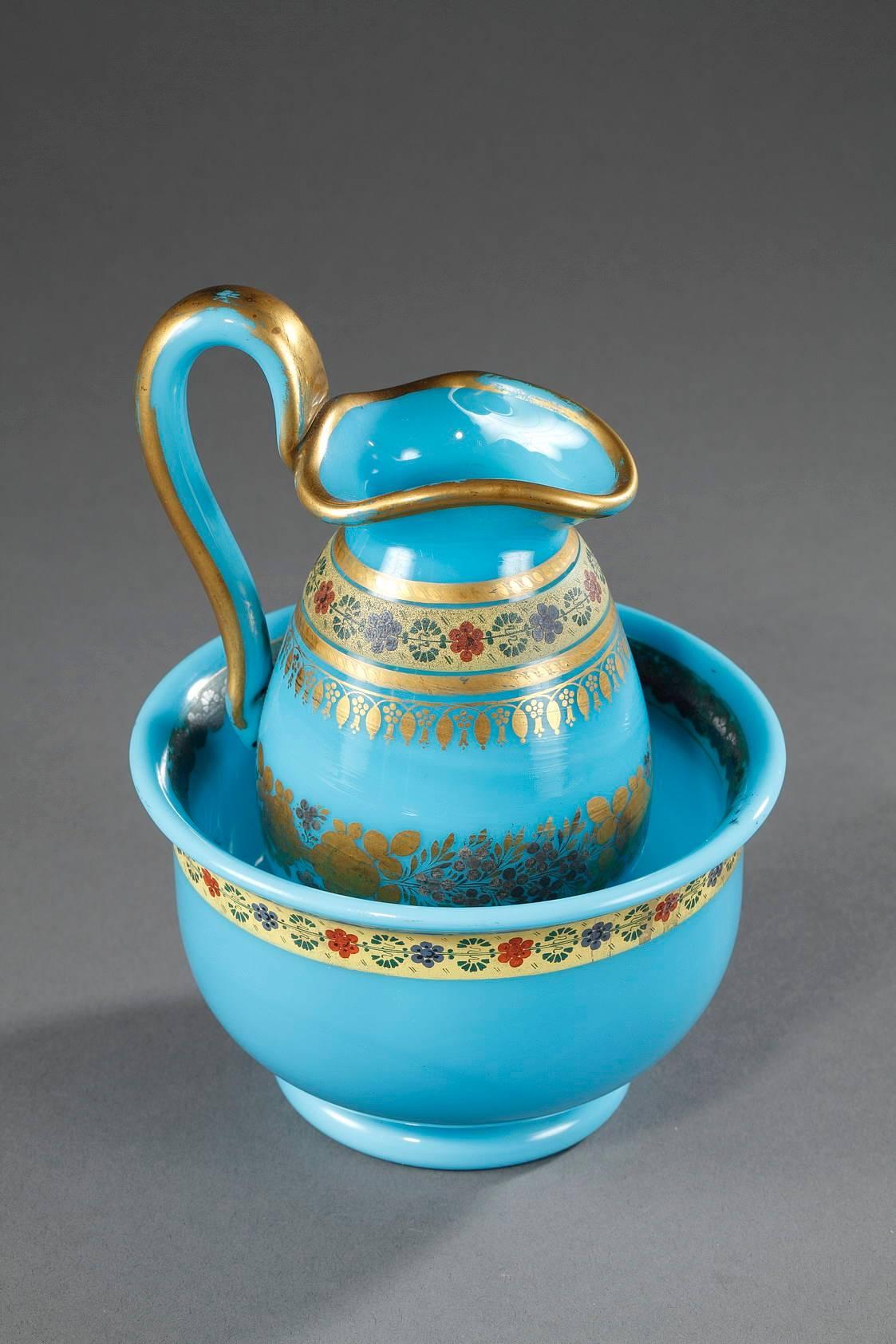 Bowl with its egg-shaped pitcher in turquoise-blue opaline crystal. They are decorated with gold, blue, and red friezes of anemones and forget-me-nots on a gilded background. Bouquets of roses and forget-me-nots adorn the paunch of the pitcher, and
