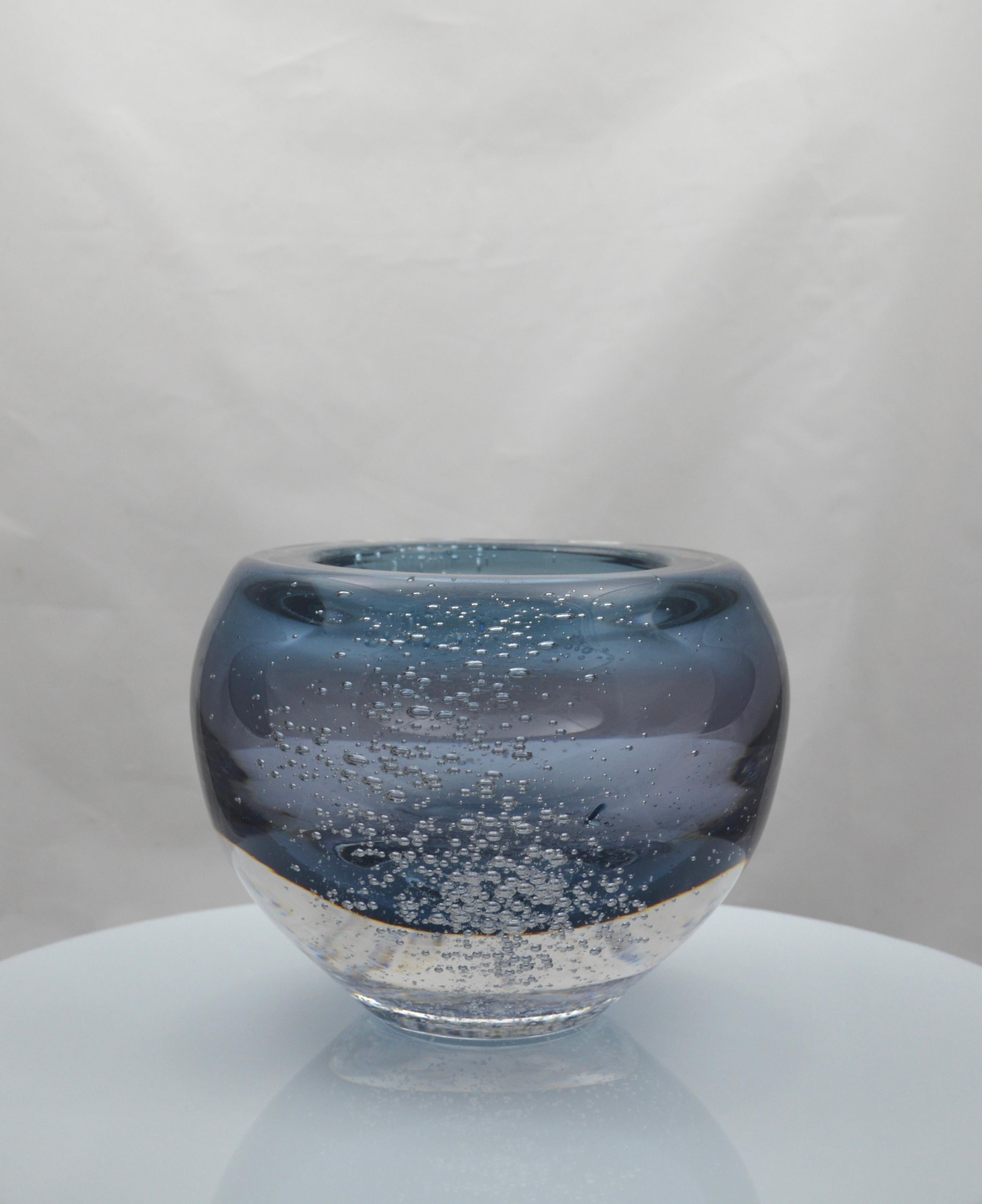 Eco-Kristallvase „Bowl Bubbles“ von BF Glass Studio, 2021 (21. Jahrhundert und zeitgenössisch) im Angebot