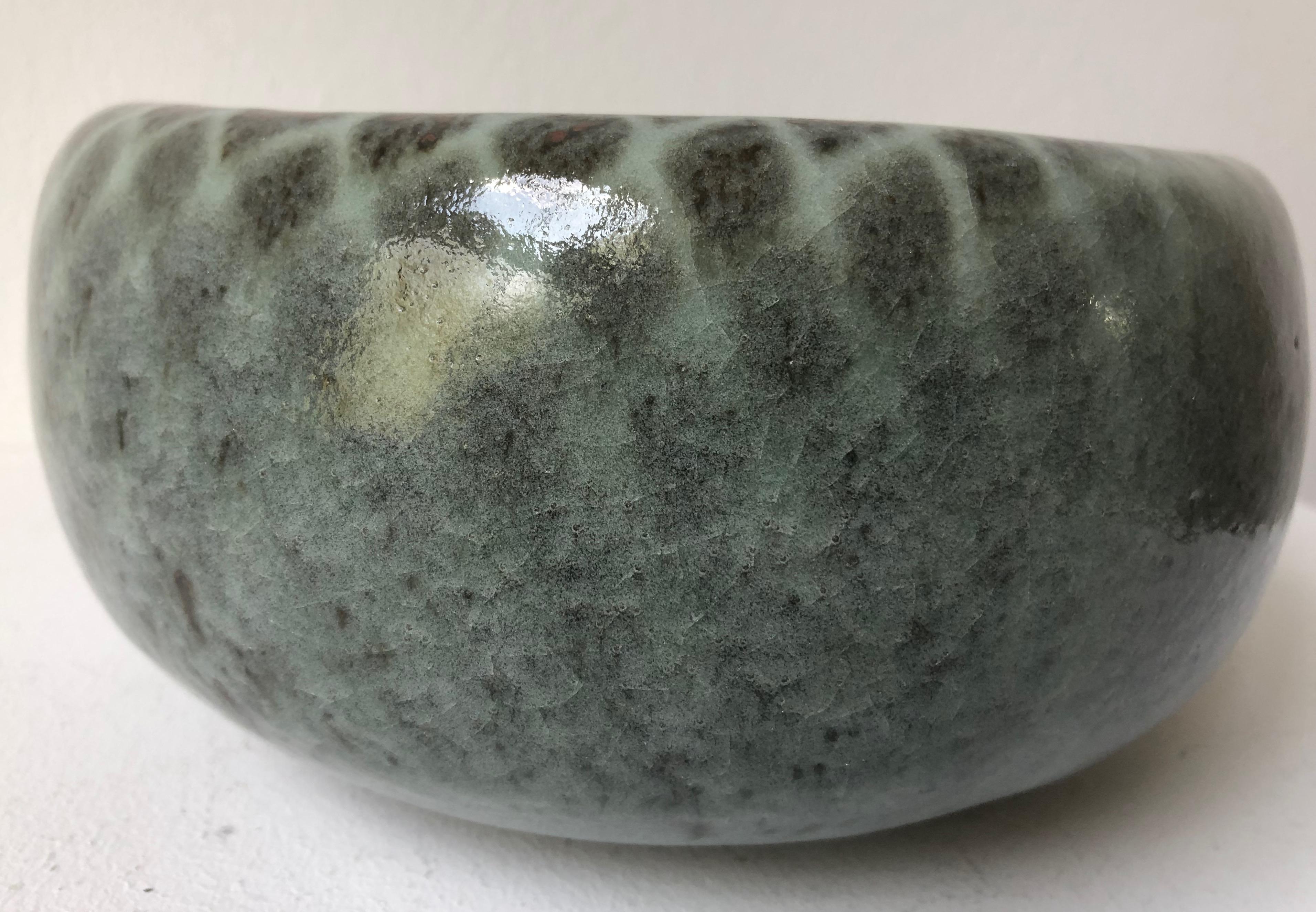 Beautiful impressive Bowl by Gerald and Gotlind Weigel. The structure of the glaze is developed by using a net. It is signed by Weigel and the impressed workshop mark and 1984.