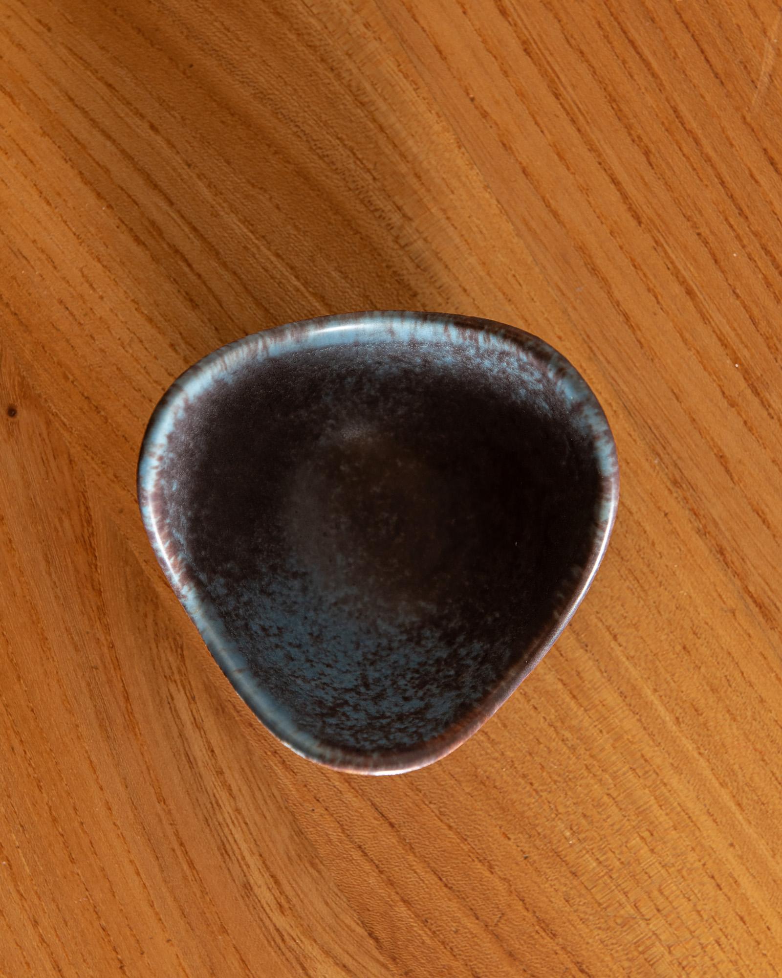 A sweet bowl in blue and brown glaze by Gunnar Nylund for Rorstrand, Sweden, 1960s.