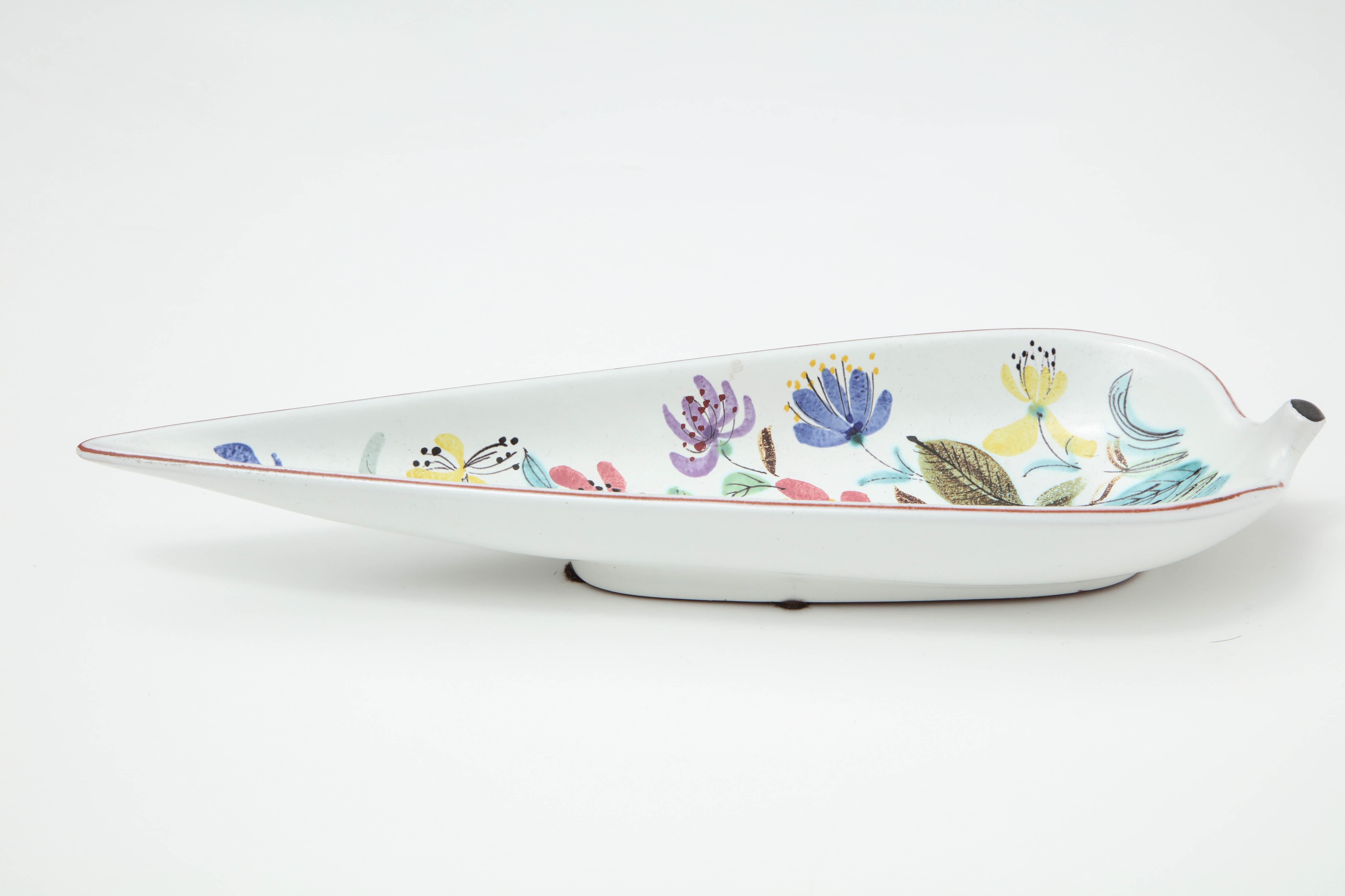 Hand-Painted Ceramic Bowl by Stig Lindberg, Scandinavian, Faience, Sweden, C 1950, Leaf Shape For Sale