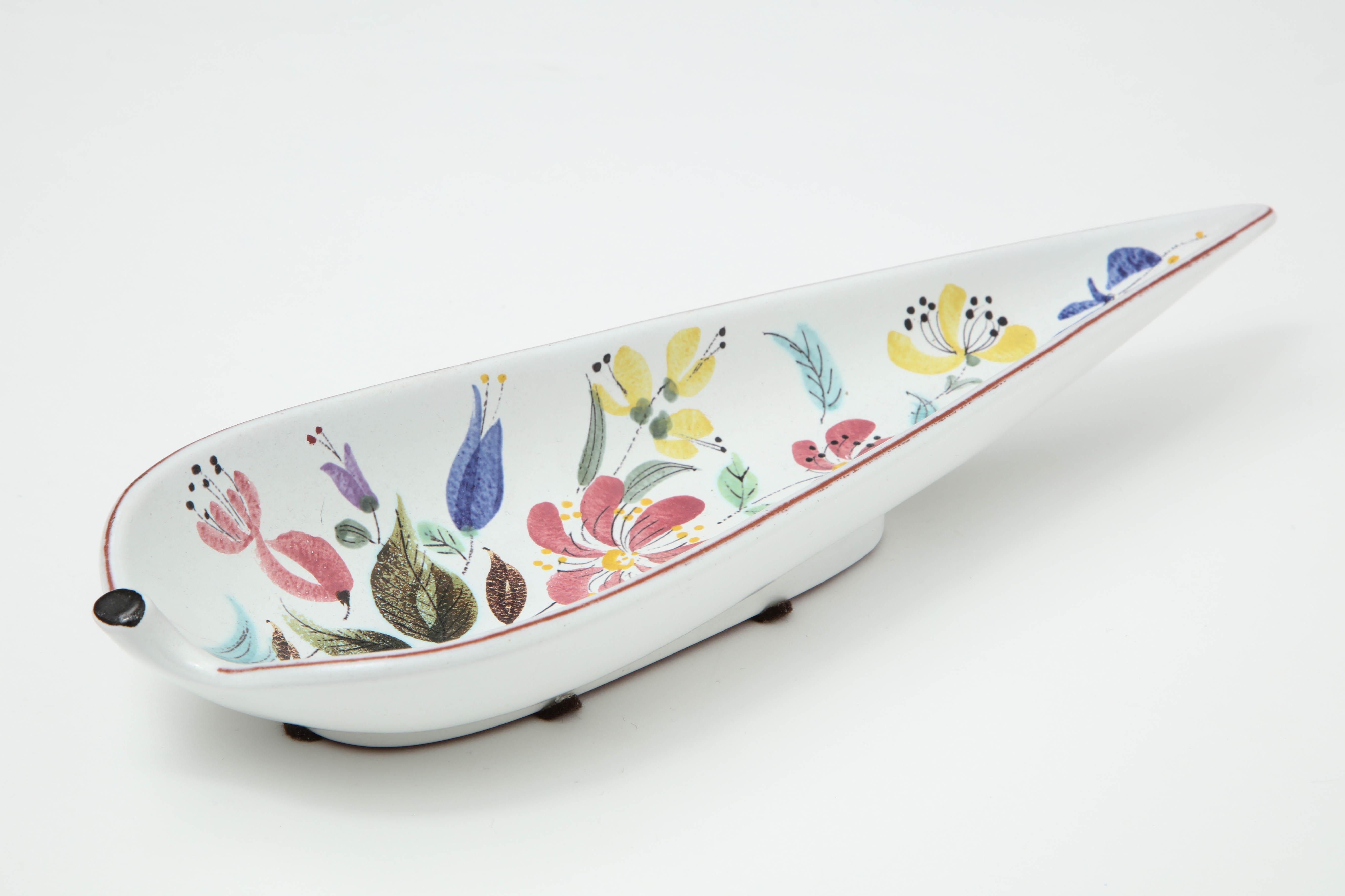 Mid-20th Century Ceramic Bowl by Stig Lindberg, Scandinavian, Faience, Sweden, Leaf Shape, C 1950 For Sale