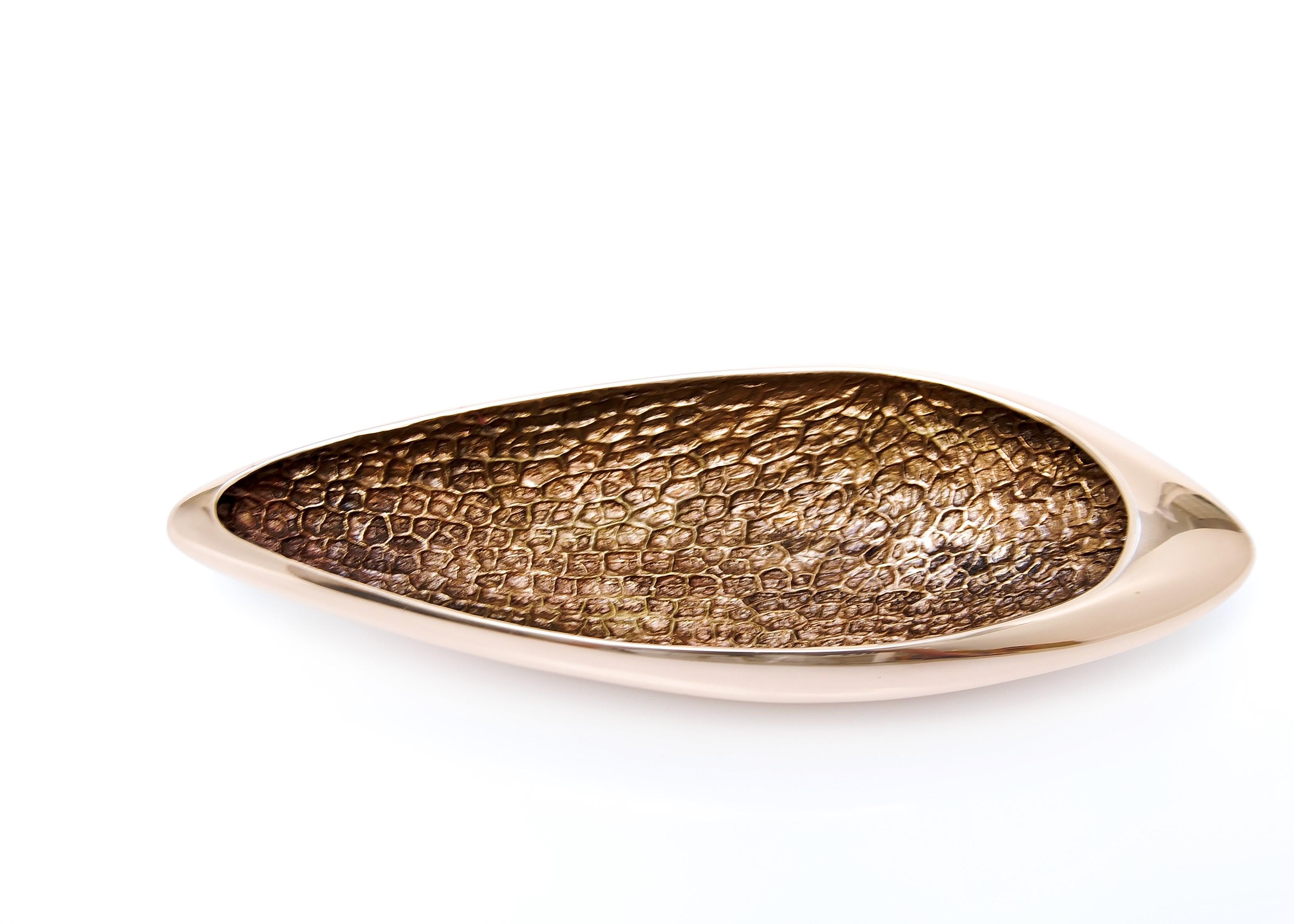 Bowl, Centerpiece in Polished Bronze by Fakasaka Design For Sale 2