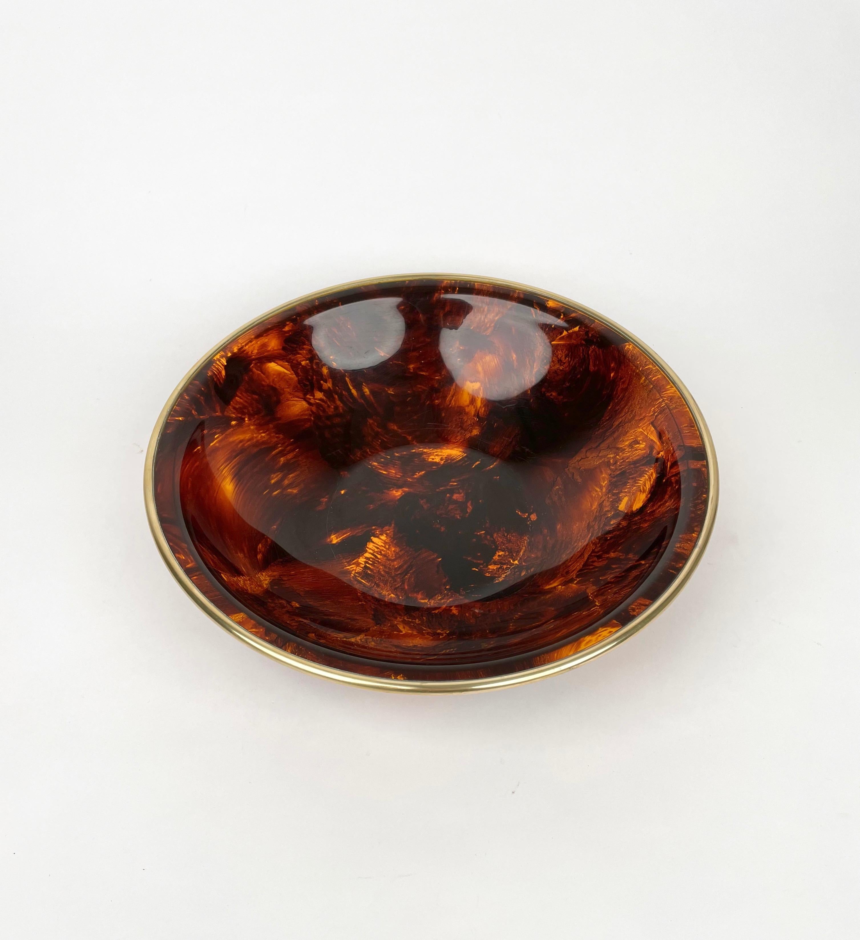 Bowl Centerpiece Lucite Tortoise Shell & Brass Christian Dior Style, Italy 1970s In Good Condition In Rome, IT