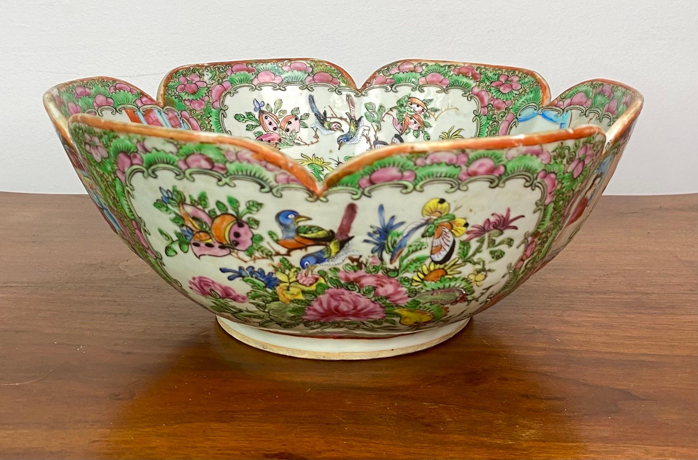 Chinese Bowl - cup - salad bowl - Famille Rose - Canton - China 19th Qing For Sale
