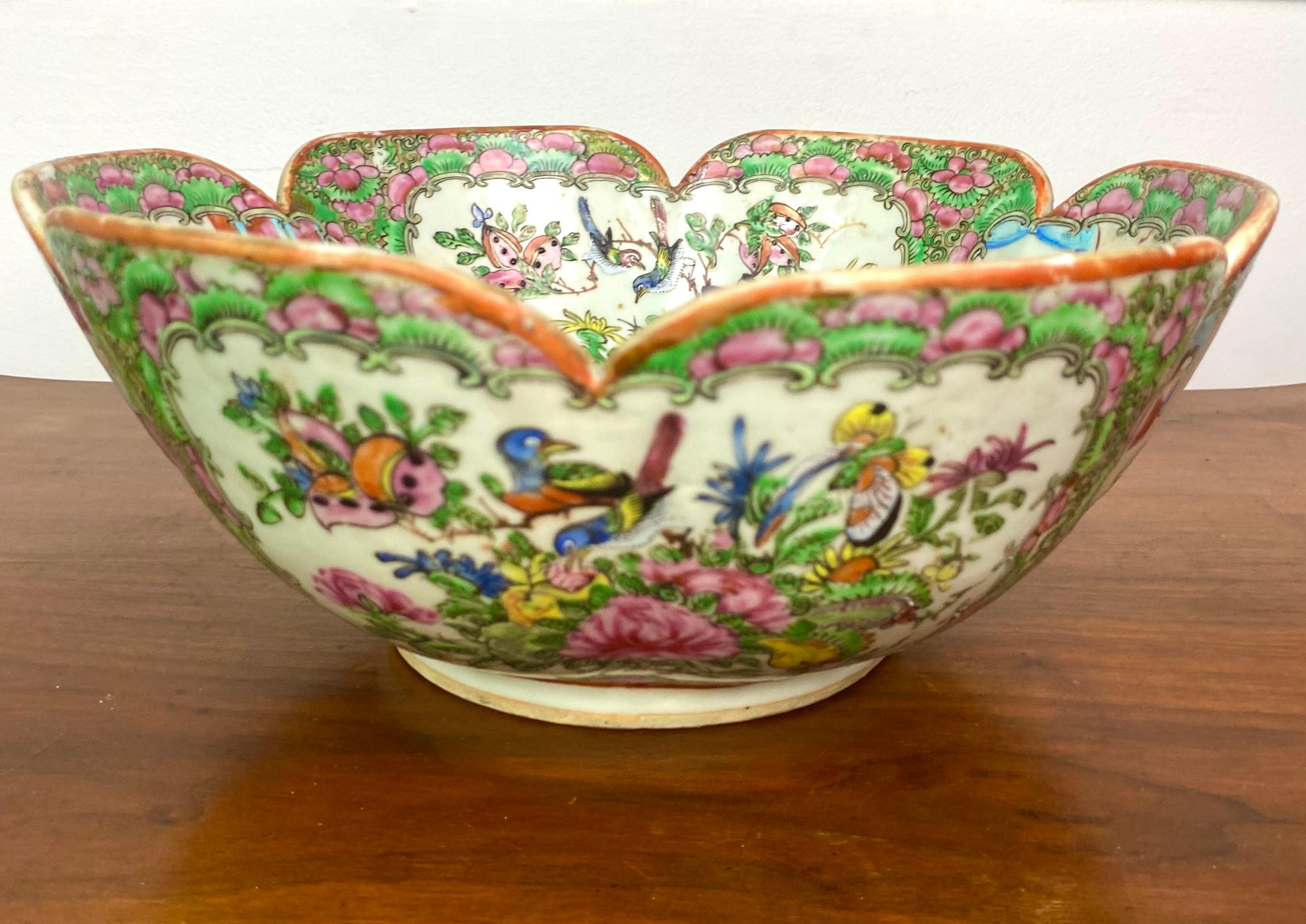 Enameled Bowl - cup - salad bowl - Famille Rose - Canton - China 19th Qing For Sale