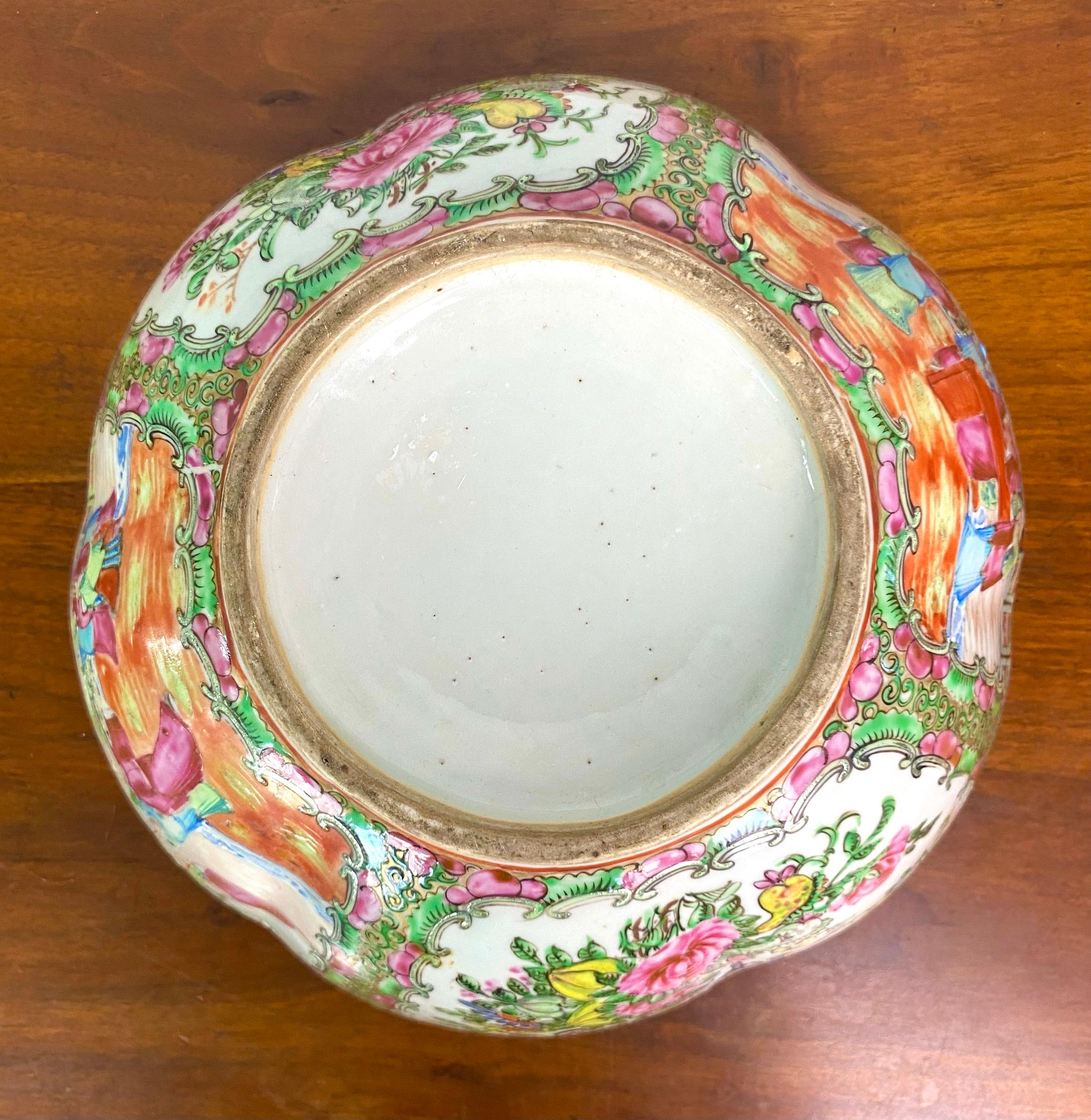 Bowl - cup - salad bowl - Famille Rose - Canton - China 19th Qing In Good Condition For Sale In Beuzevillette, FR