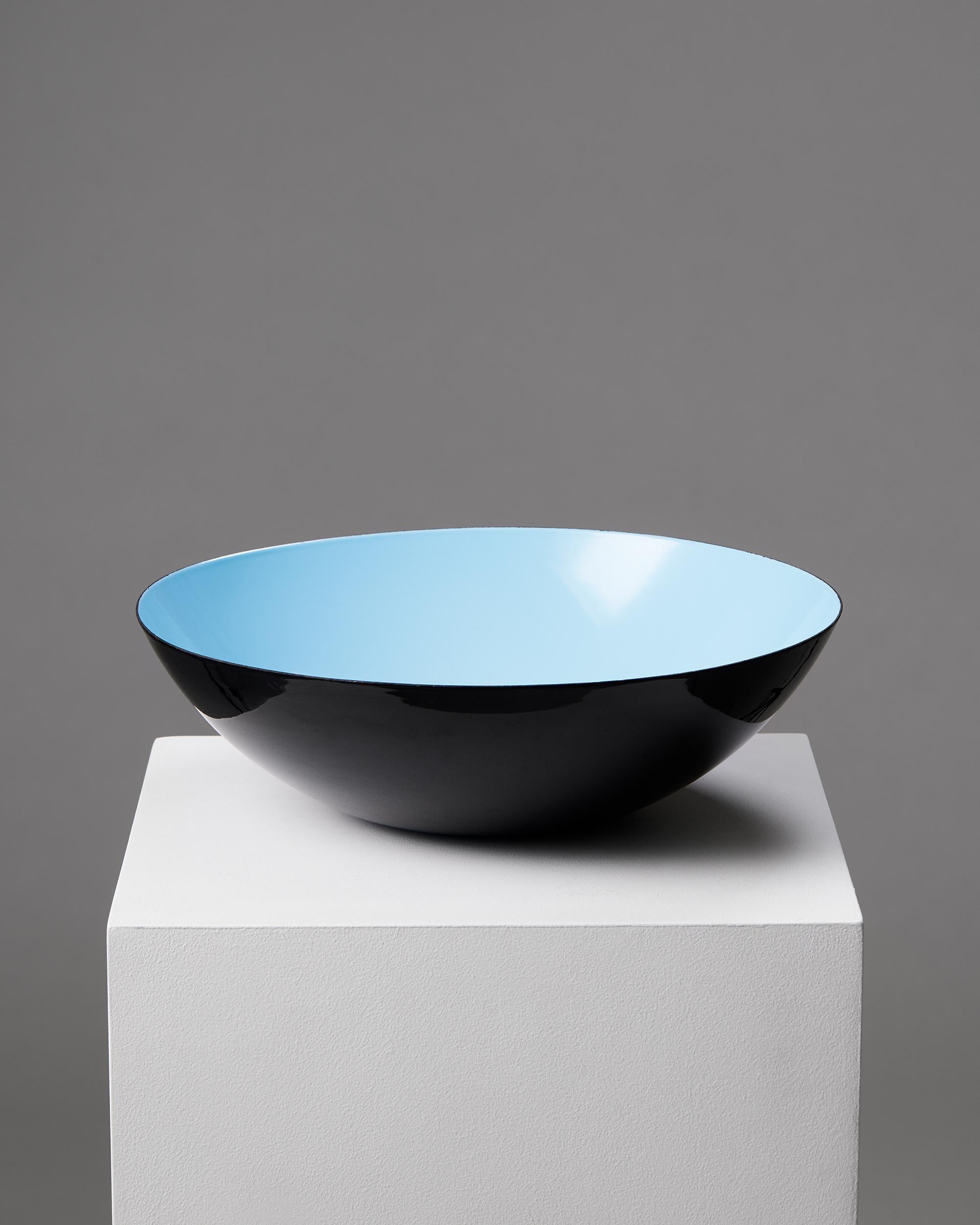 Bowl designed by Herbert Krenchel for Krenit,
Denmark, 1950s.

Enameled metal.

Height: 11.5 cm
Diameter: 38.5 cm.