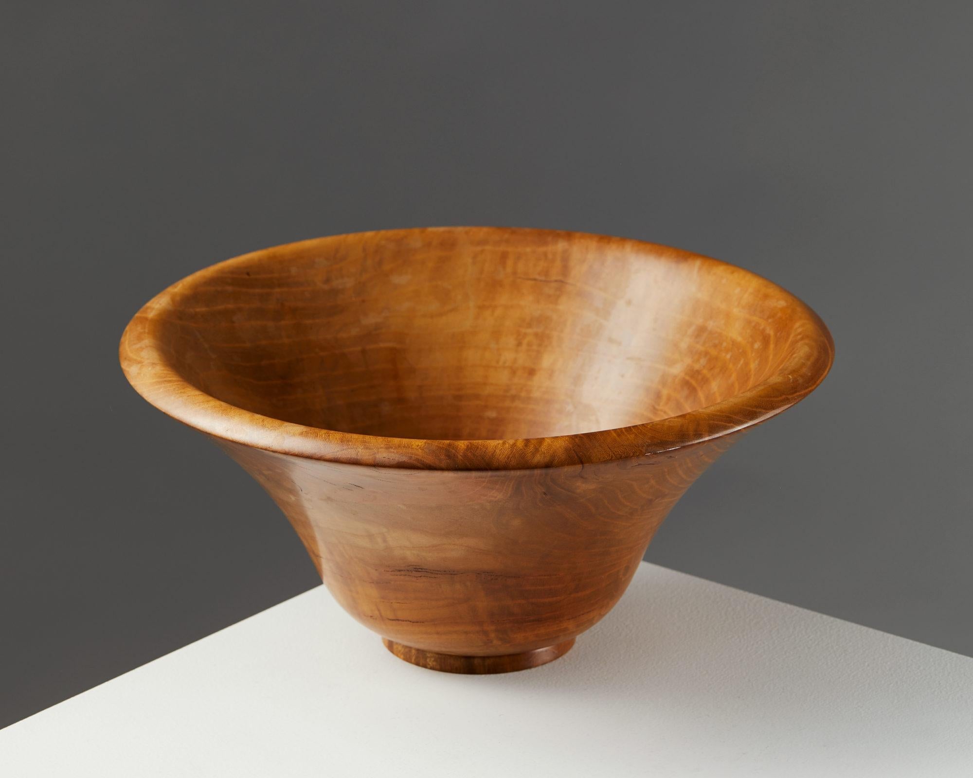 Bowl designed by Johnny Mattsson, Sweden, 1950s.
Teak.

Measures: H 23 cm / 9