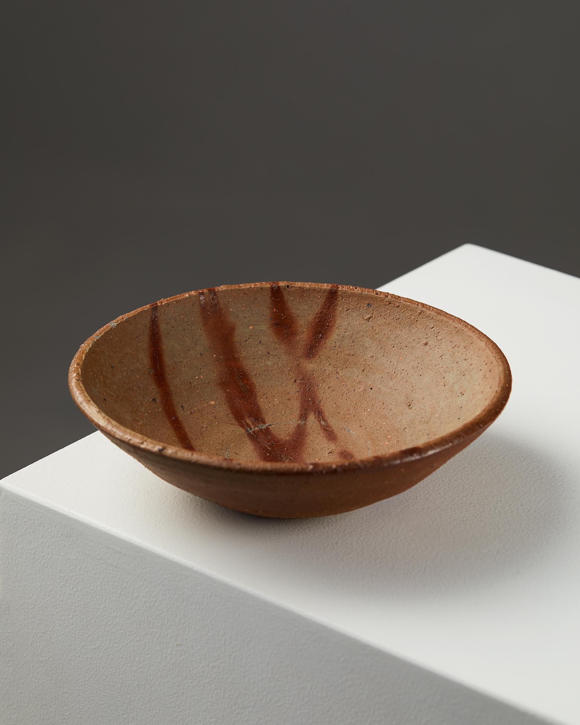 Ceramic. 

Measures: H 5 cm/ 2