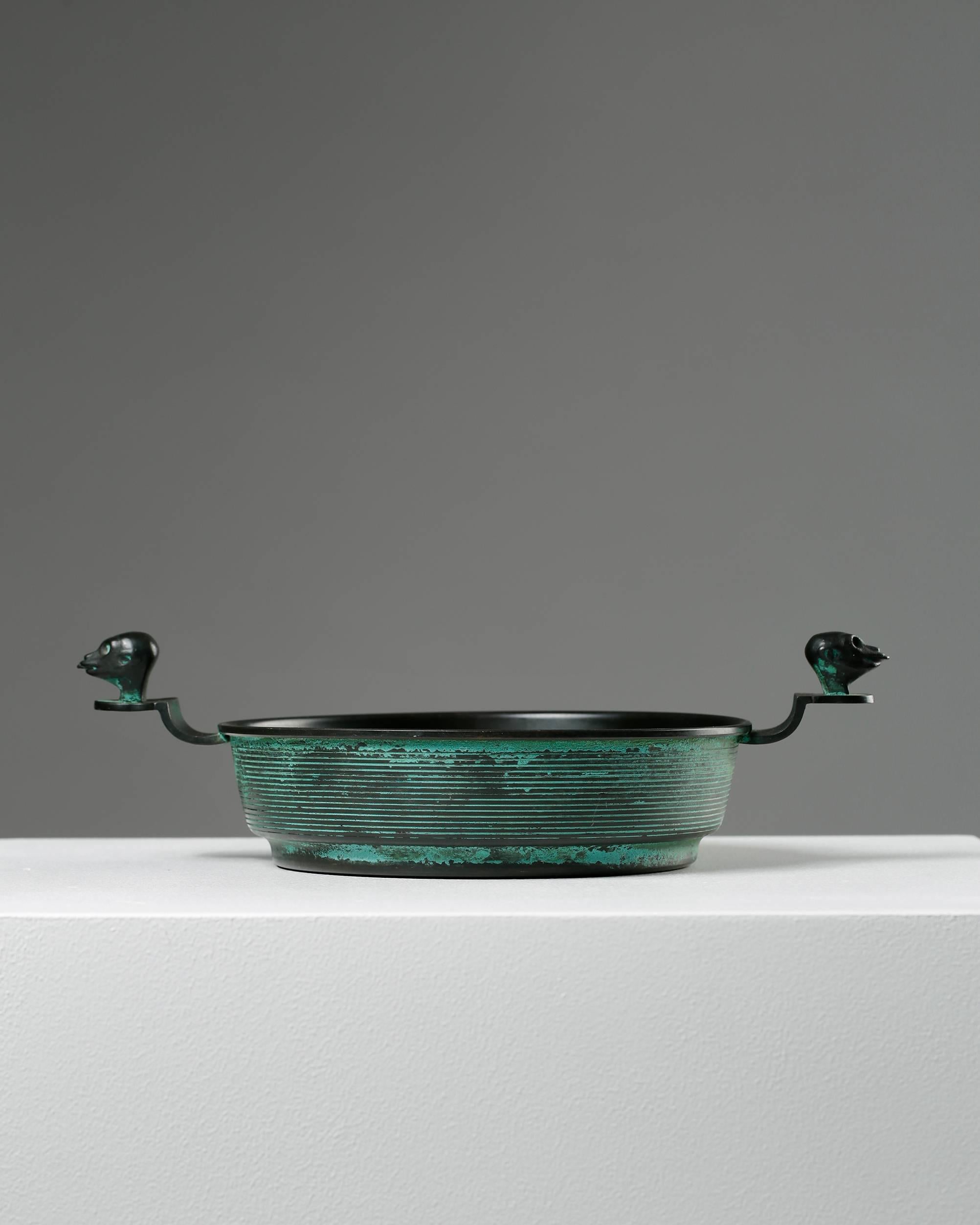 Bowl designed by Nils Fougstedt for FAK, Sweden, 1920s.
Bronze.

Measures: H: 5 cm/ 5